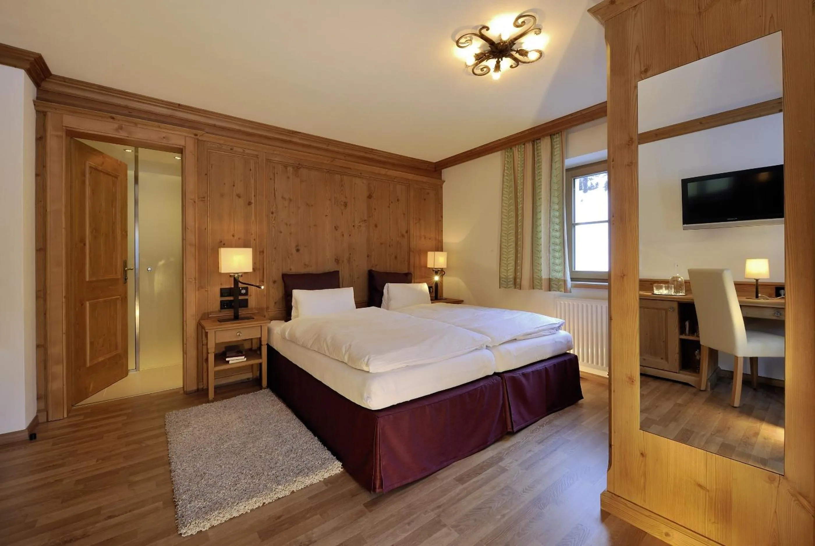 Bedroom in Hotel Garni Albona