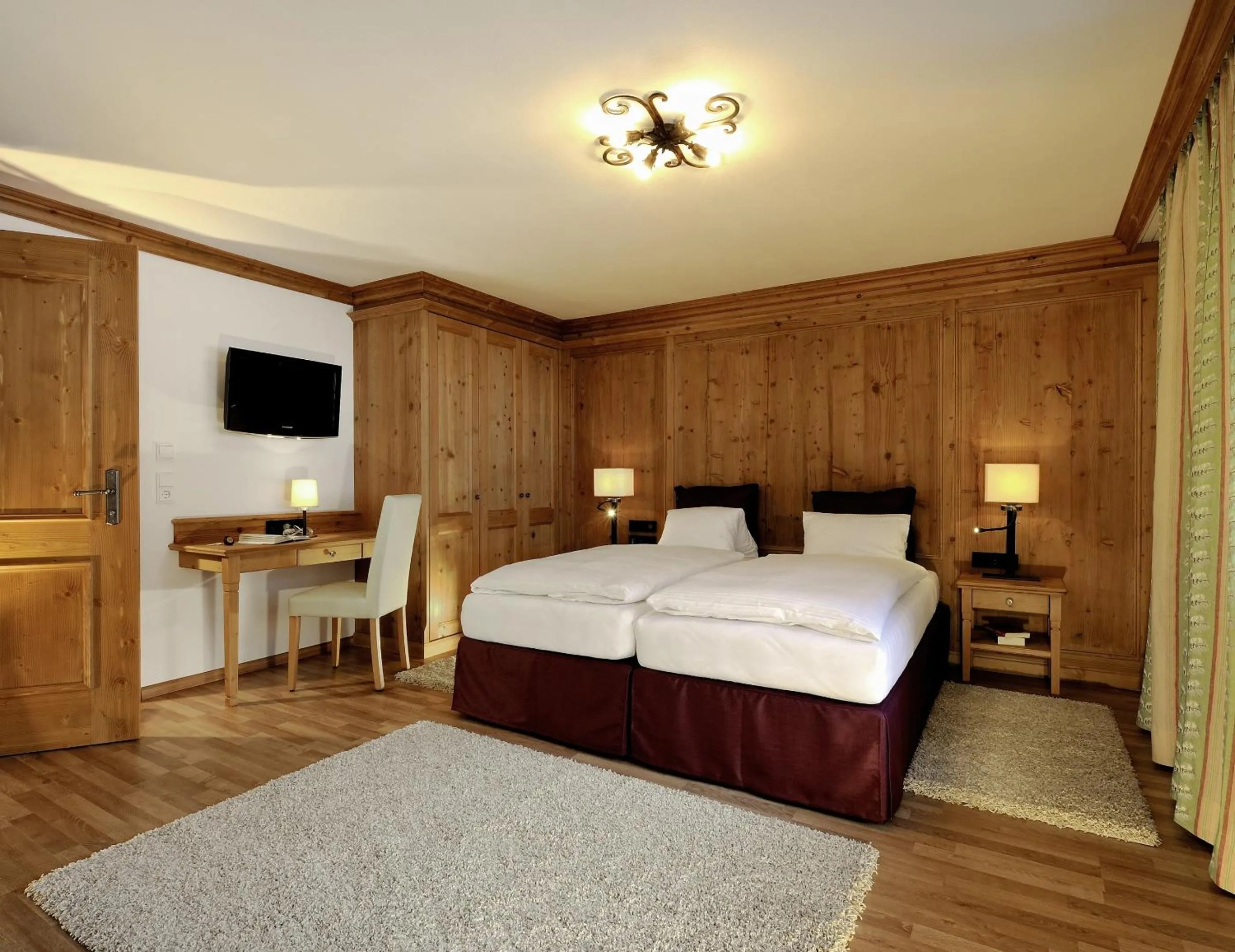 Bedroom in Hotel Garni Albona