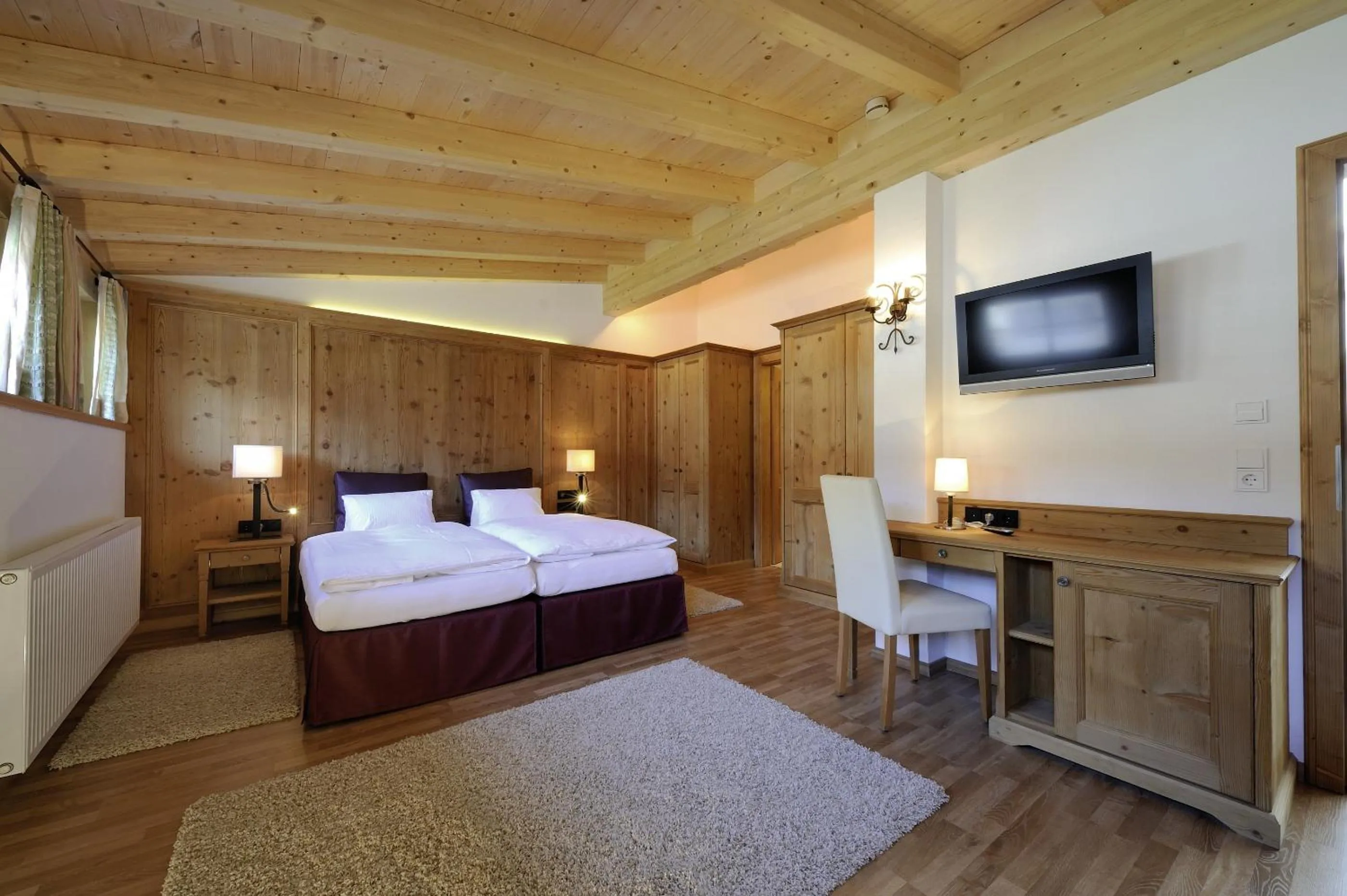 Bedroom in Hotel Garni Albona