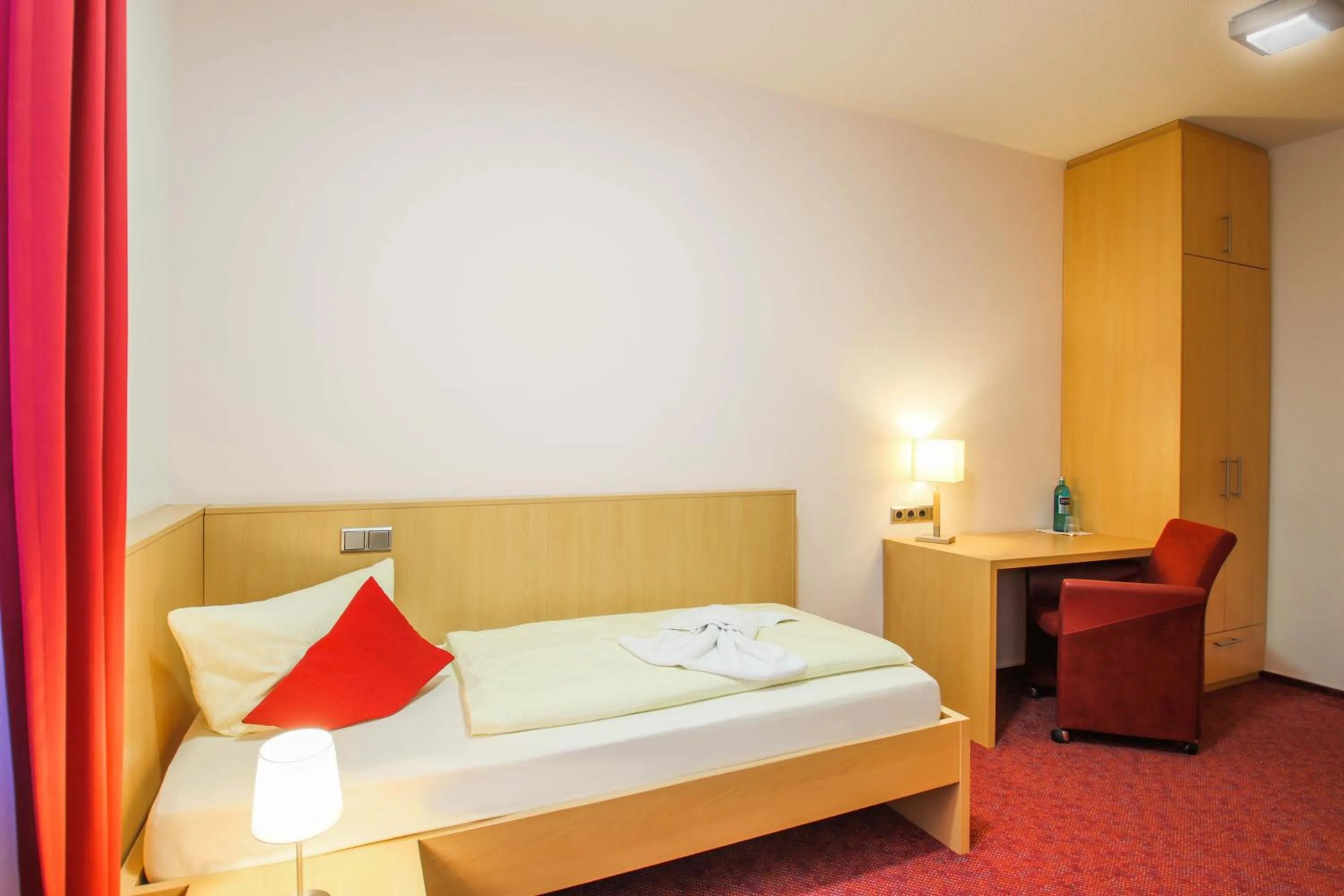 Photo of the whole room, Bed in Panorama Hotel Winterberg