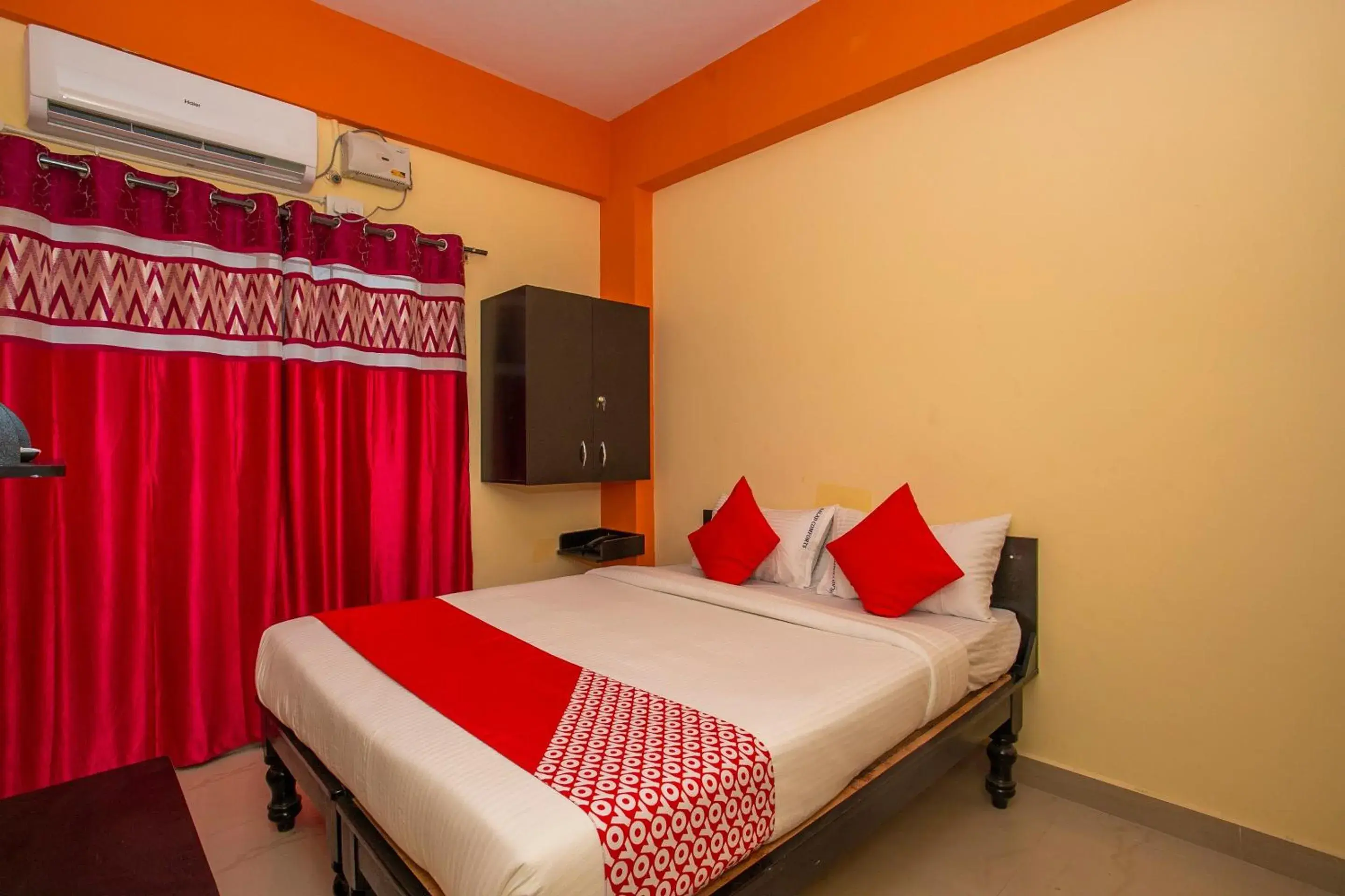 Bedroom, Bed in Hotel O Sri Hari Premium Comforts Near Sandhya Digital K Theatre Bedroom, Bed in Hotel O Sri Hari Premium Comforts Near Sandhya Digital K Theatre