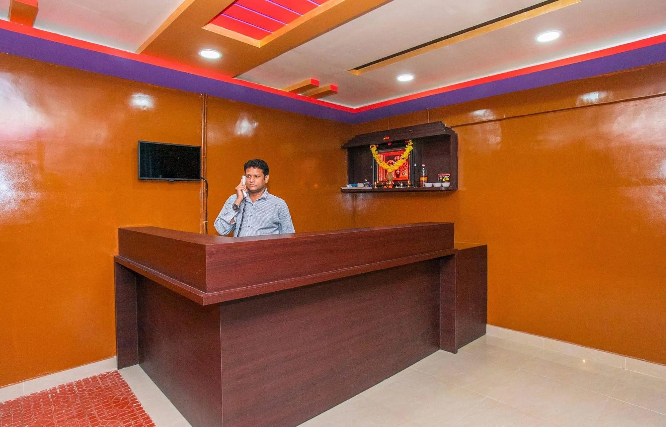 Lobby or reception in Hotel O Sri Hari Premium Comforts Near Sandhya Digital K Theatre