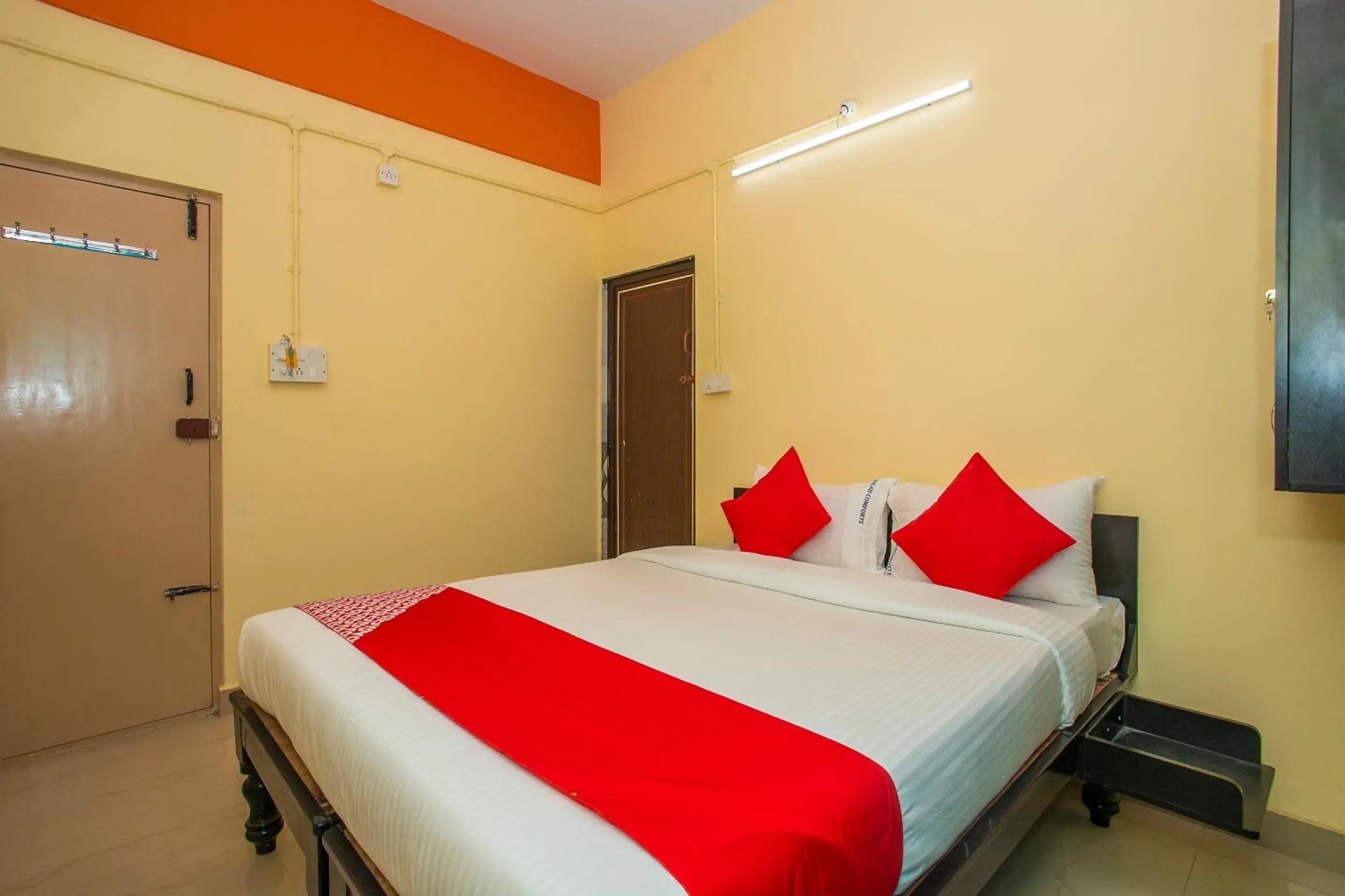 Bedroom, Bed in Hotel O Sri Hari Premium Comforts Near Sandhya Digital K Theatre Bedroom, Bed in Hotel O Sri Hari Premium Comforts Near Sandhya Digital K Theatre