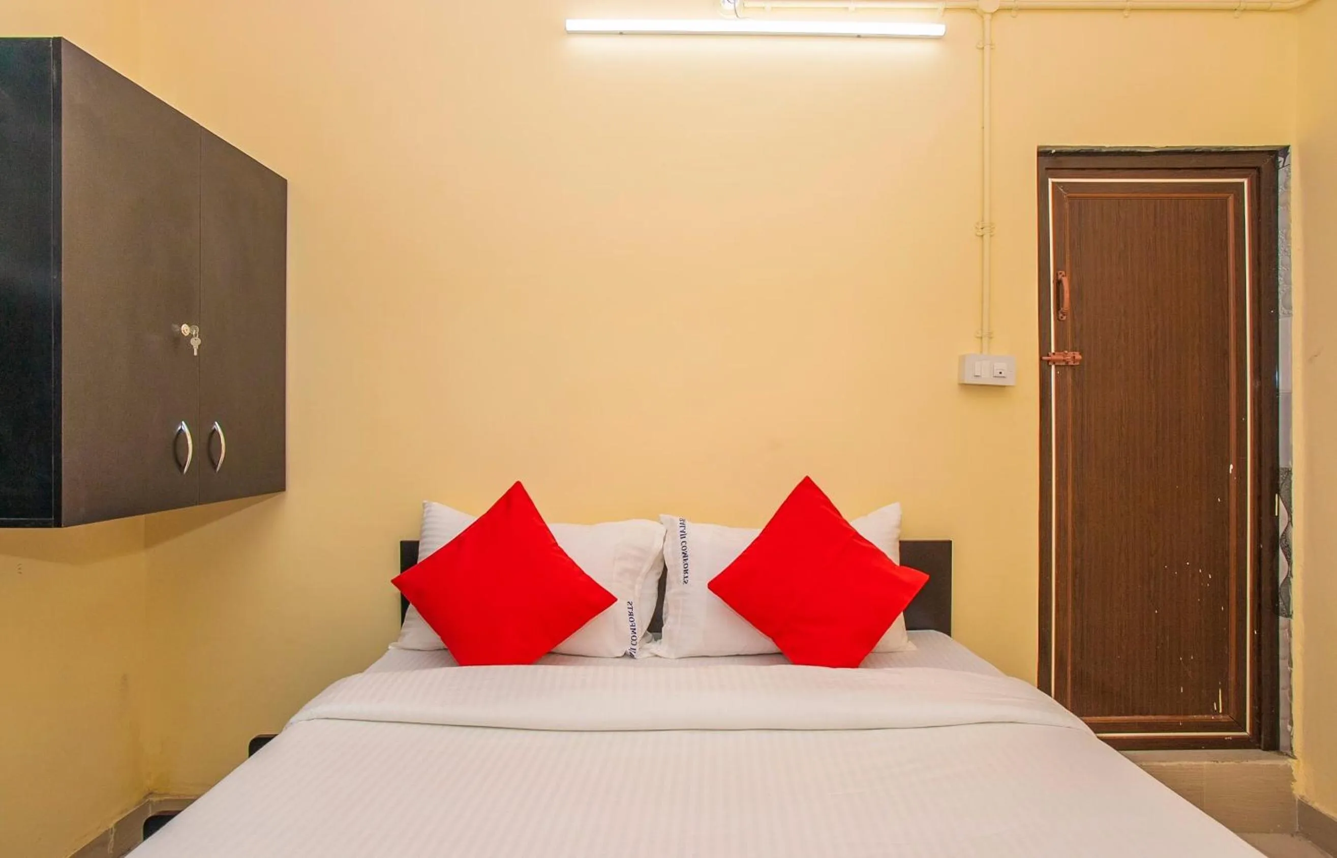 Standard Double Room - single occupancy in Hotel O Sri Hari Premium Comforts Near Sandhya Digital K Theatre