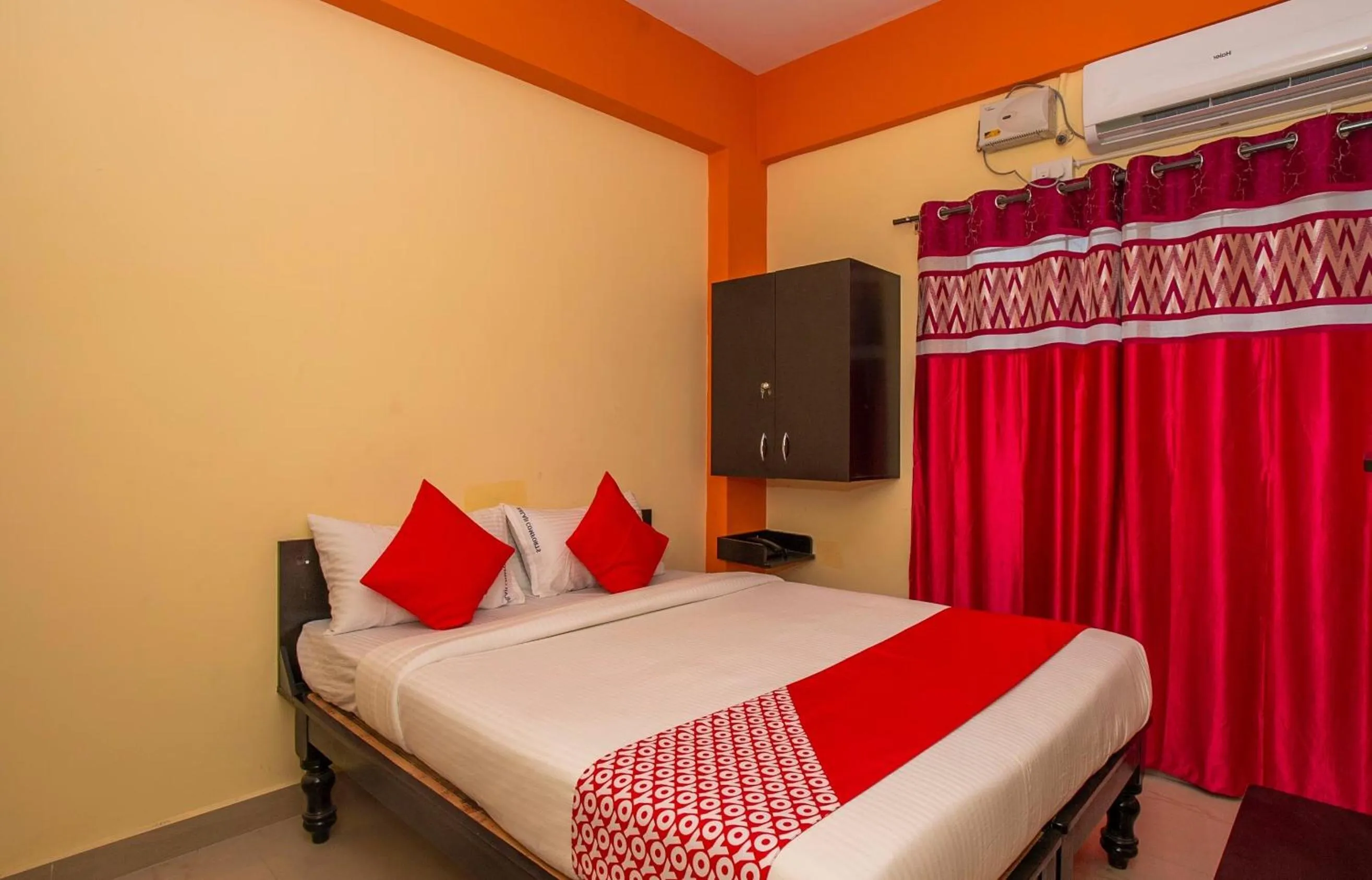 Bedroom, Bed in Hotel O Sri Hari Premium Comforts Near Sandhya Digital K Theatre