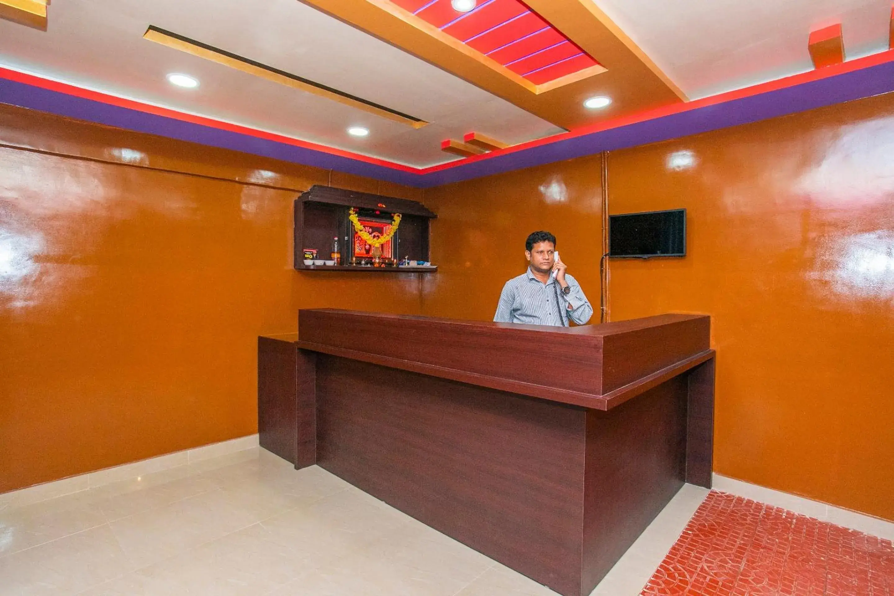 Lobby or reception in Hotel O Sri Hari Premium Comforts Near Sandhya Digital K Theatre Lobby or reception in Hotel O Sri Hari Premium Comforts Near Sandhya Digital K Theatre