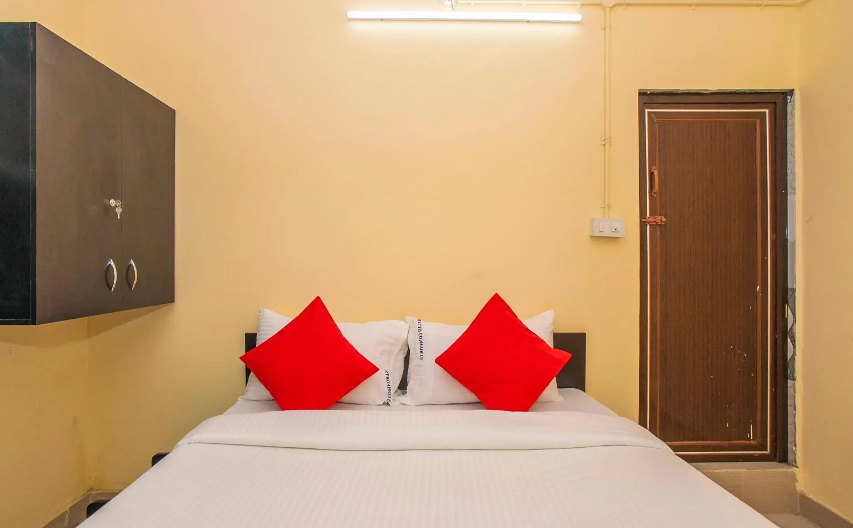 Bedroom, Bed in Hotel O Sri Hari Premium Comforts Near Sandhya Digital K Theatre Bedroom, Bed in Hotel O Sri Hari Premium Comforts Near Sandhya Digital K Theatre