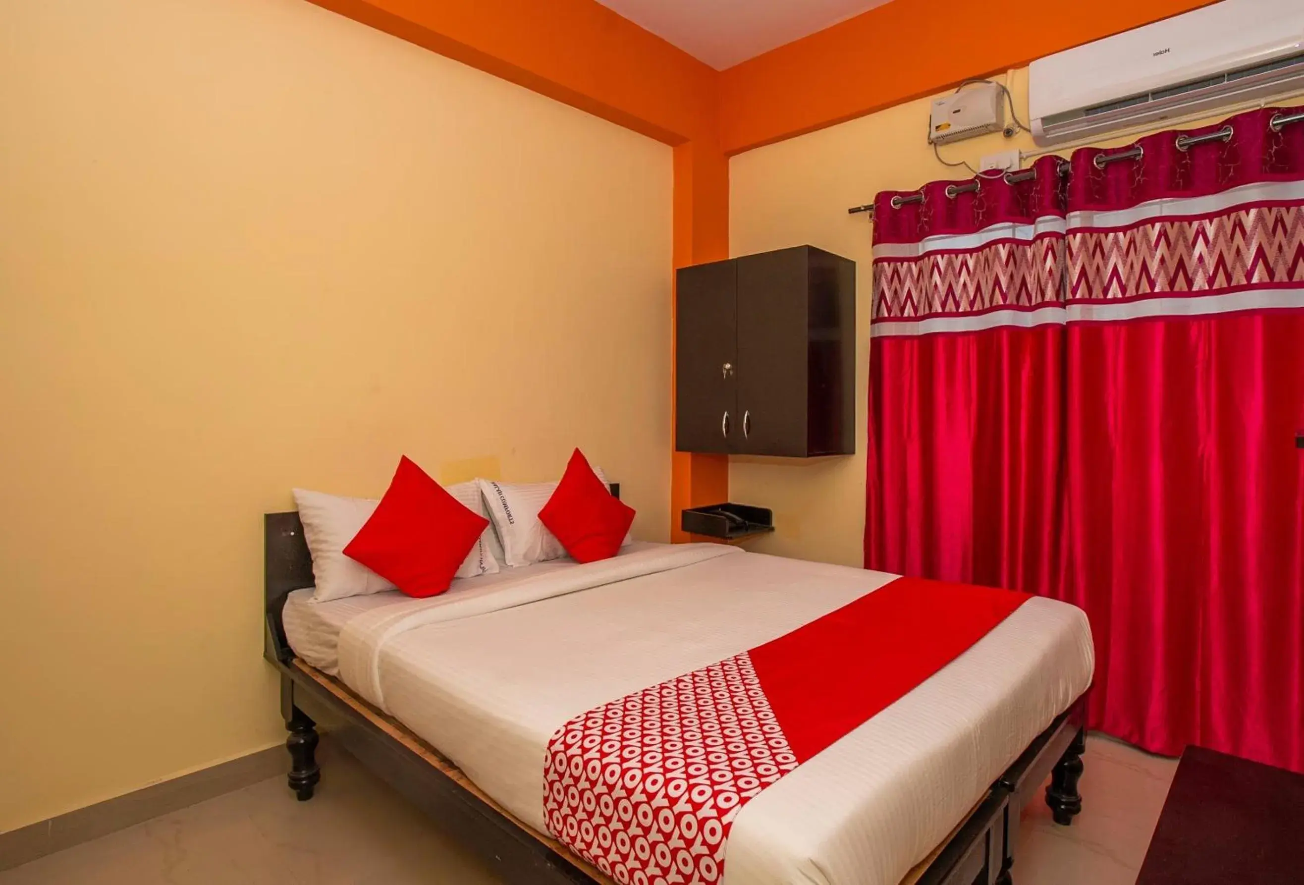 Bedroom, Bed in Hotel O Sri Hari Premium Comforts Near Sandhya Digital K Theatre Bedroom, Bed in Hotel O Sri Hari Premium Comforts Near Sandhya Digital K Theatre