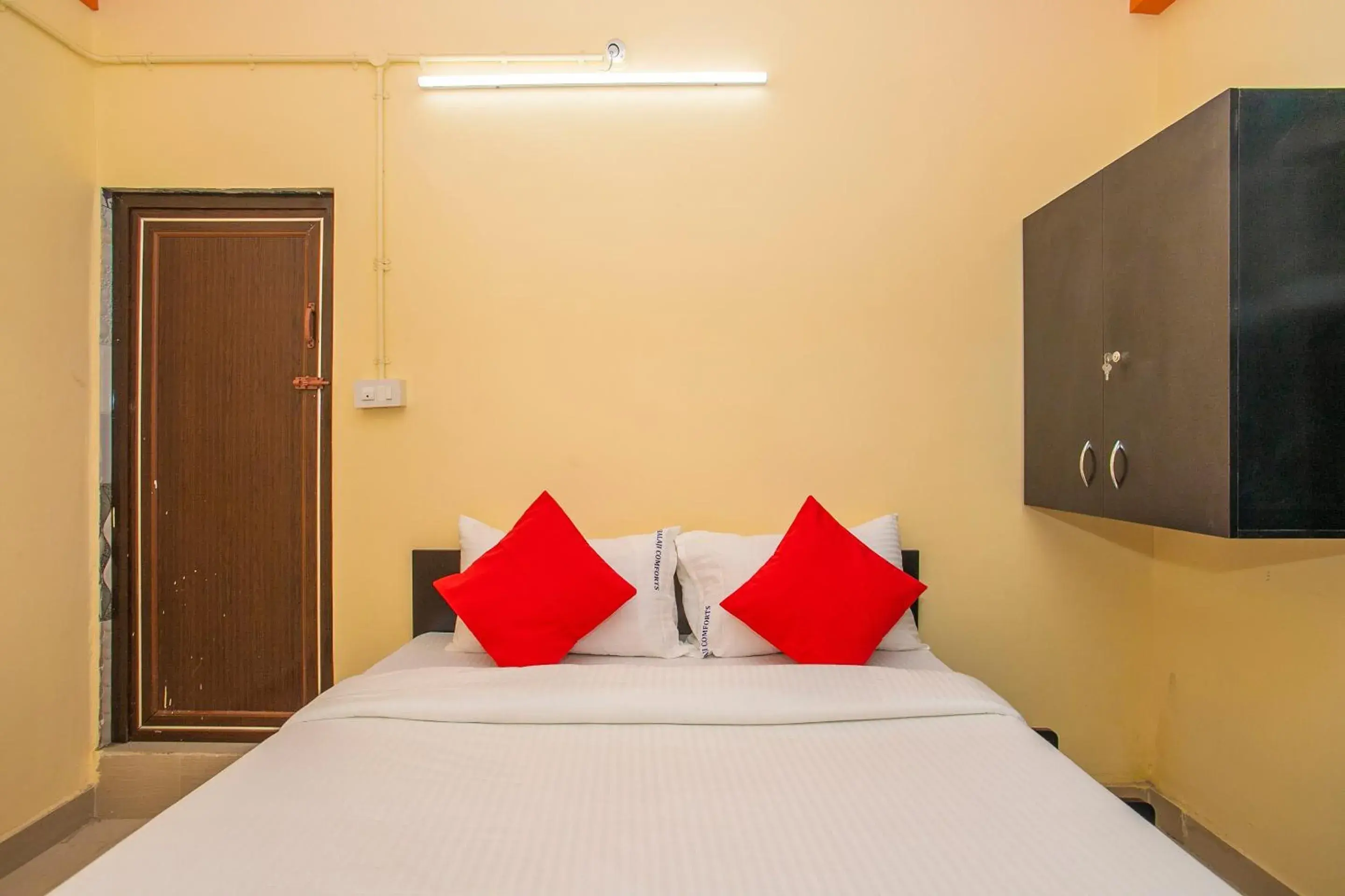Bedroom, Bed in Hotel O Sri Hari Premium Comforts Near Sandhya Digital K Theatre Bedroom, Bed in Hotel O Sri Hari Premium Comforts Near Sandhya Digital K Theatre
