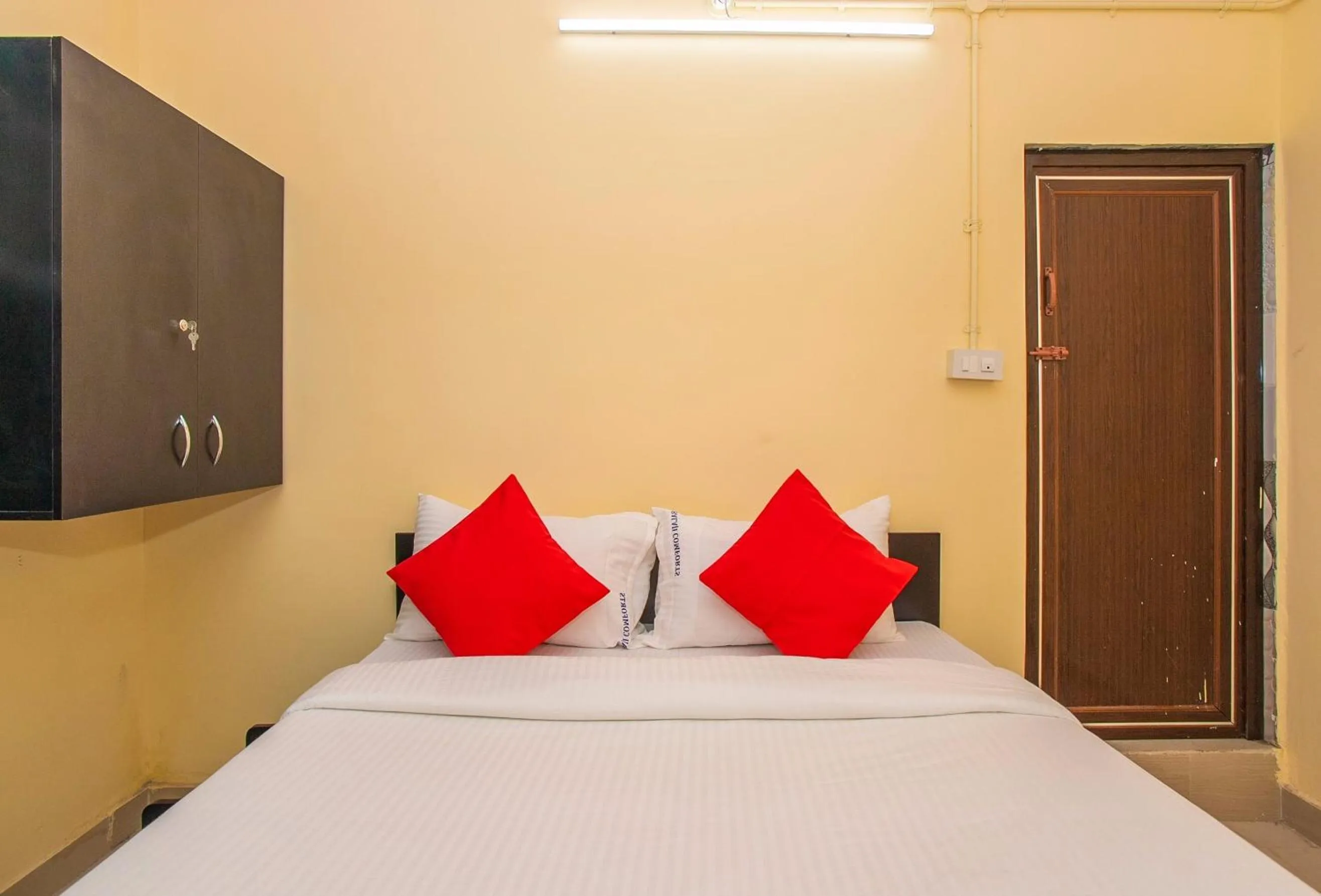 Bedroom, Bed in Hotel O Sri Hari Premium Comforts Near Sandhya Digital K Theatre