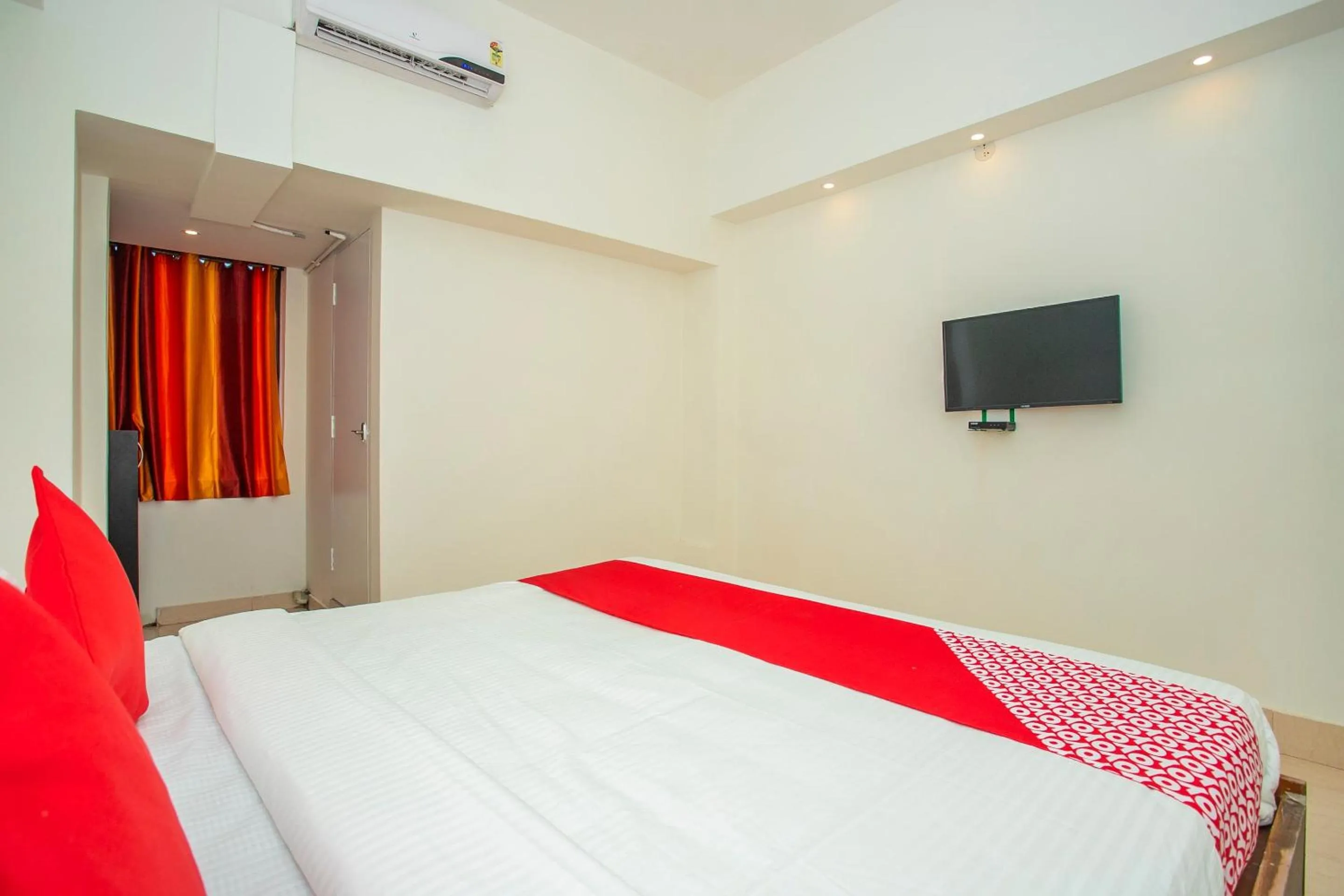 Bedroom, Bed in Hotel O Shree AMM Residency