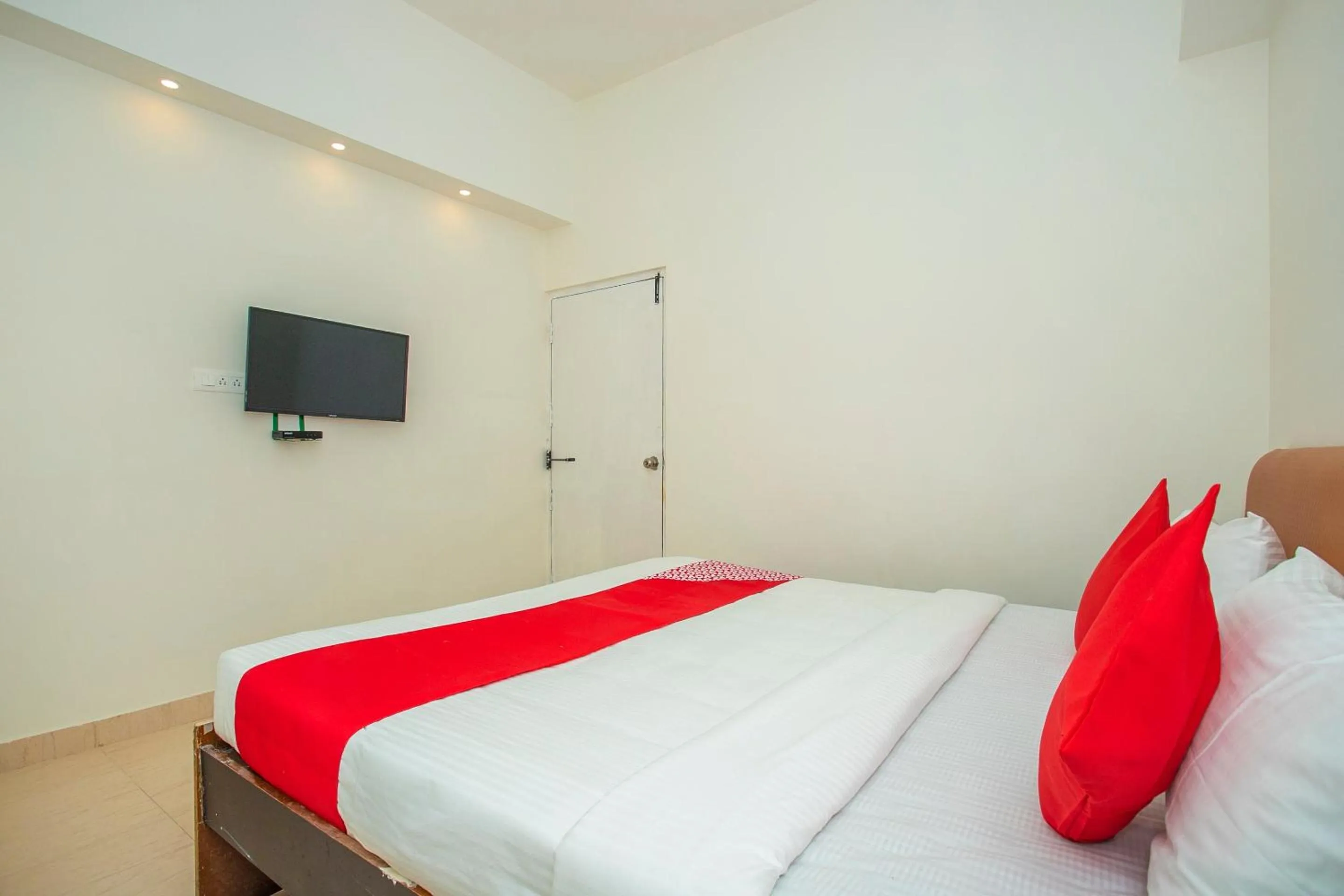 Bedroom, Bed in Hotel O Shree AMM Residency