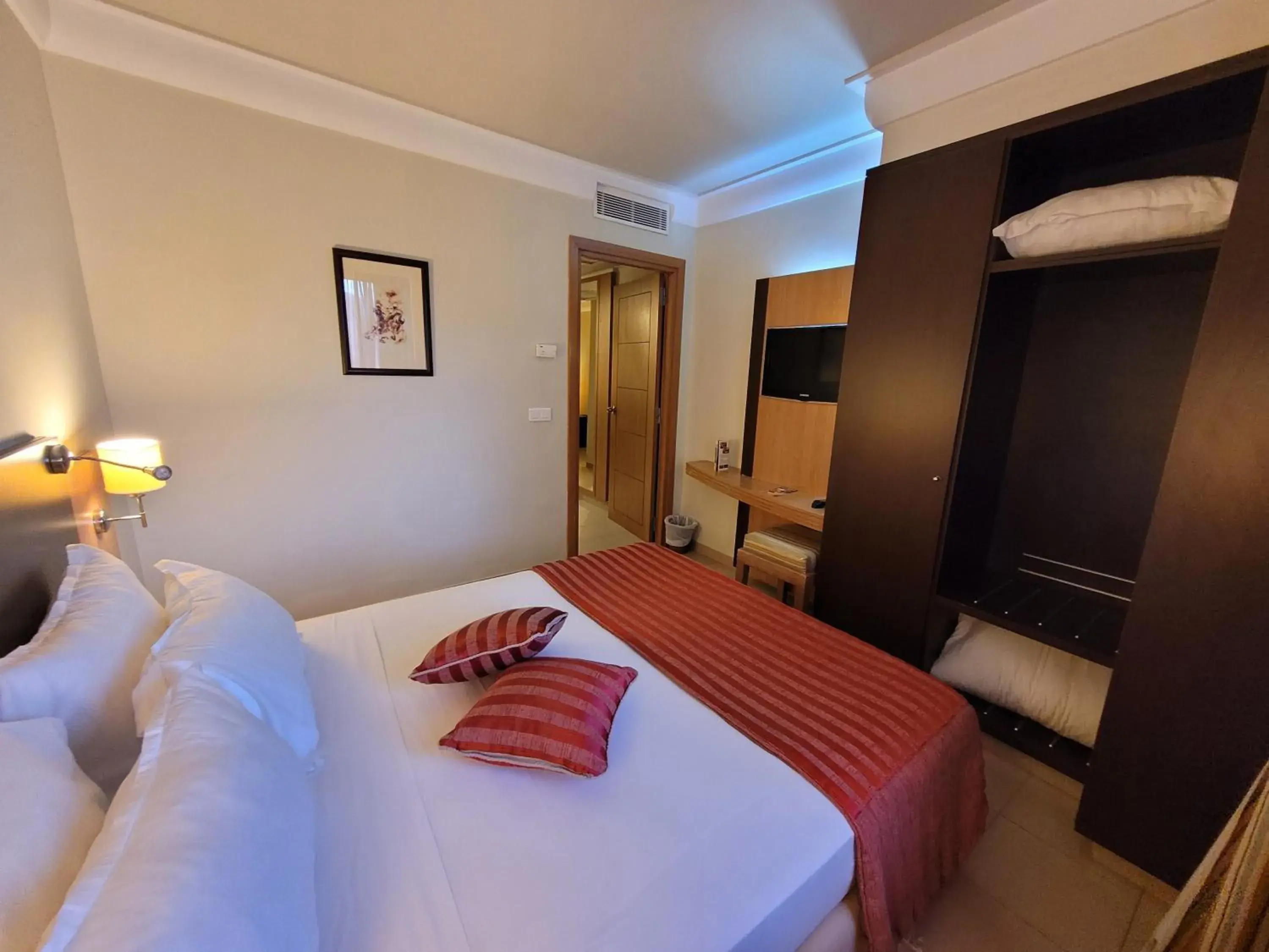 Photo of the whole room, Bed in Hotel Tiba Photo of the whole room, Bed in Hotel Tiba