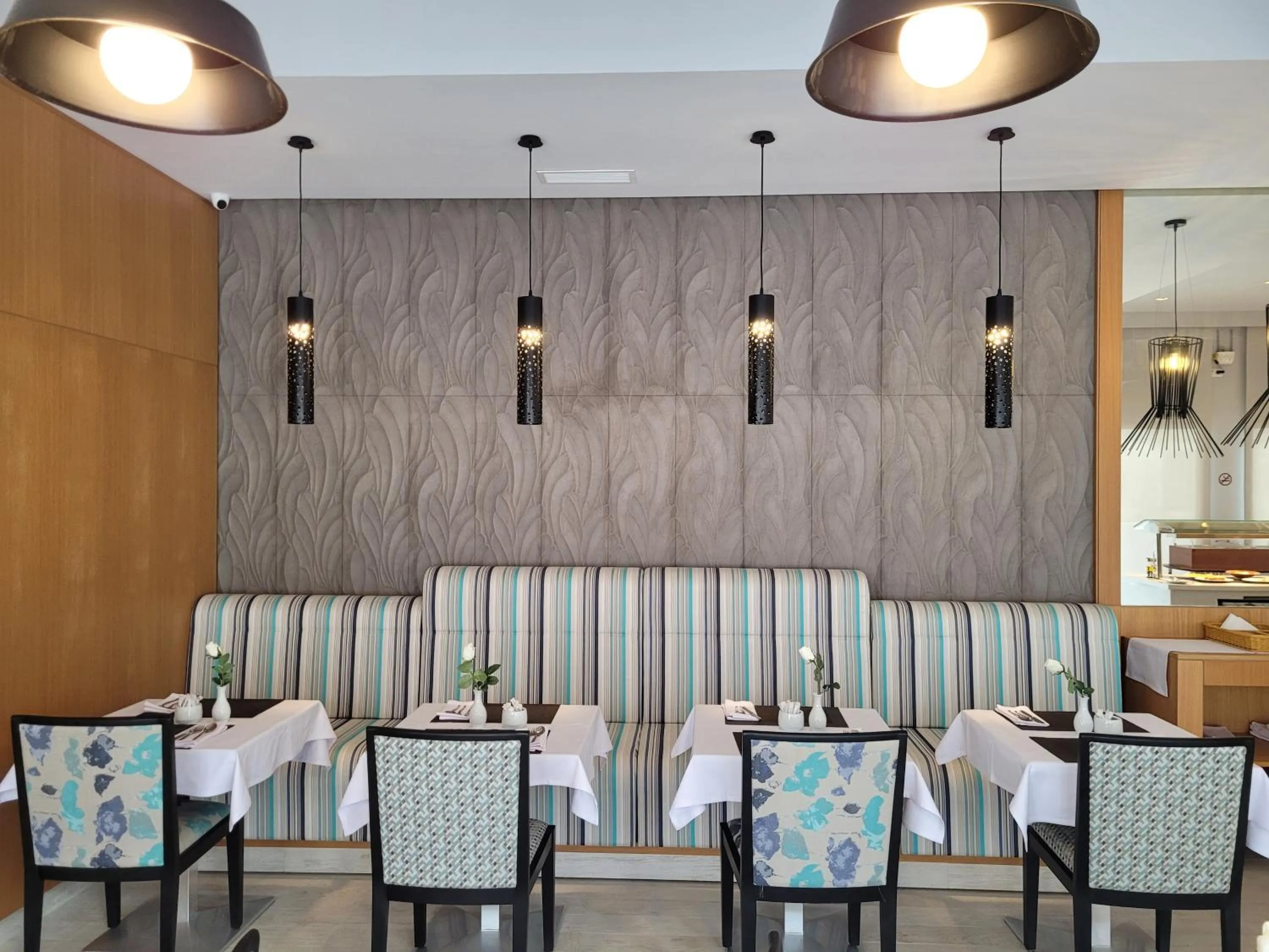 Restaurant/places to eat in Hotel Tiba