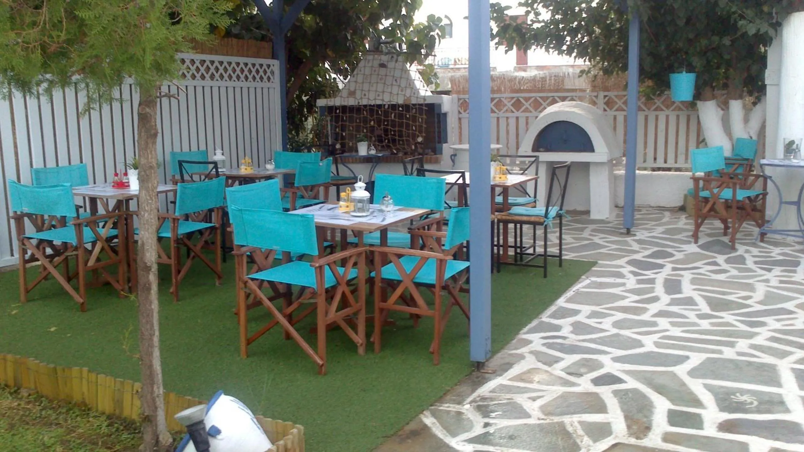 Restaurant/places to eat in Maistrali Studios