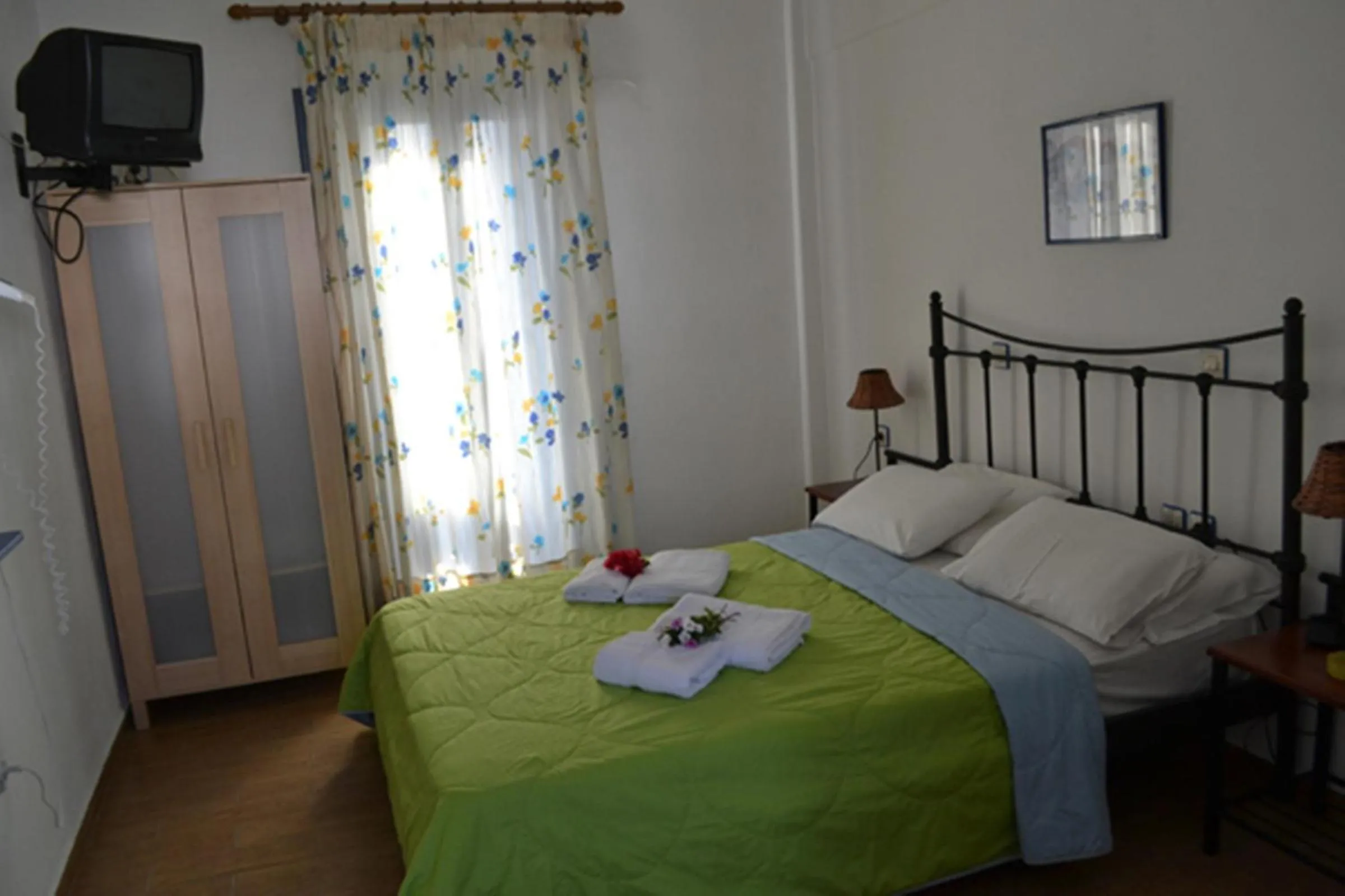 Photo of the whole room, Bed in Maistrali Studios