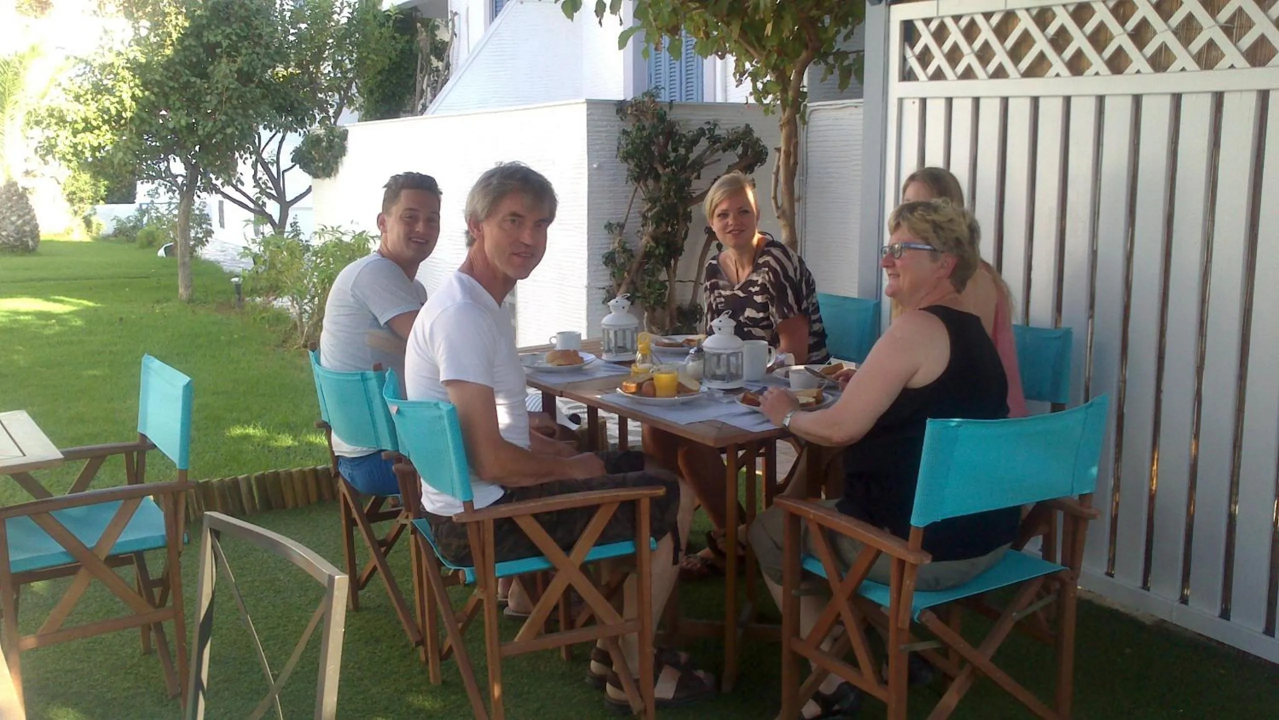 Restaurant/places to eat in Maistrali Studios