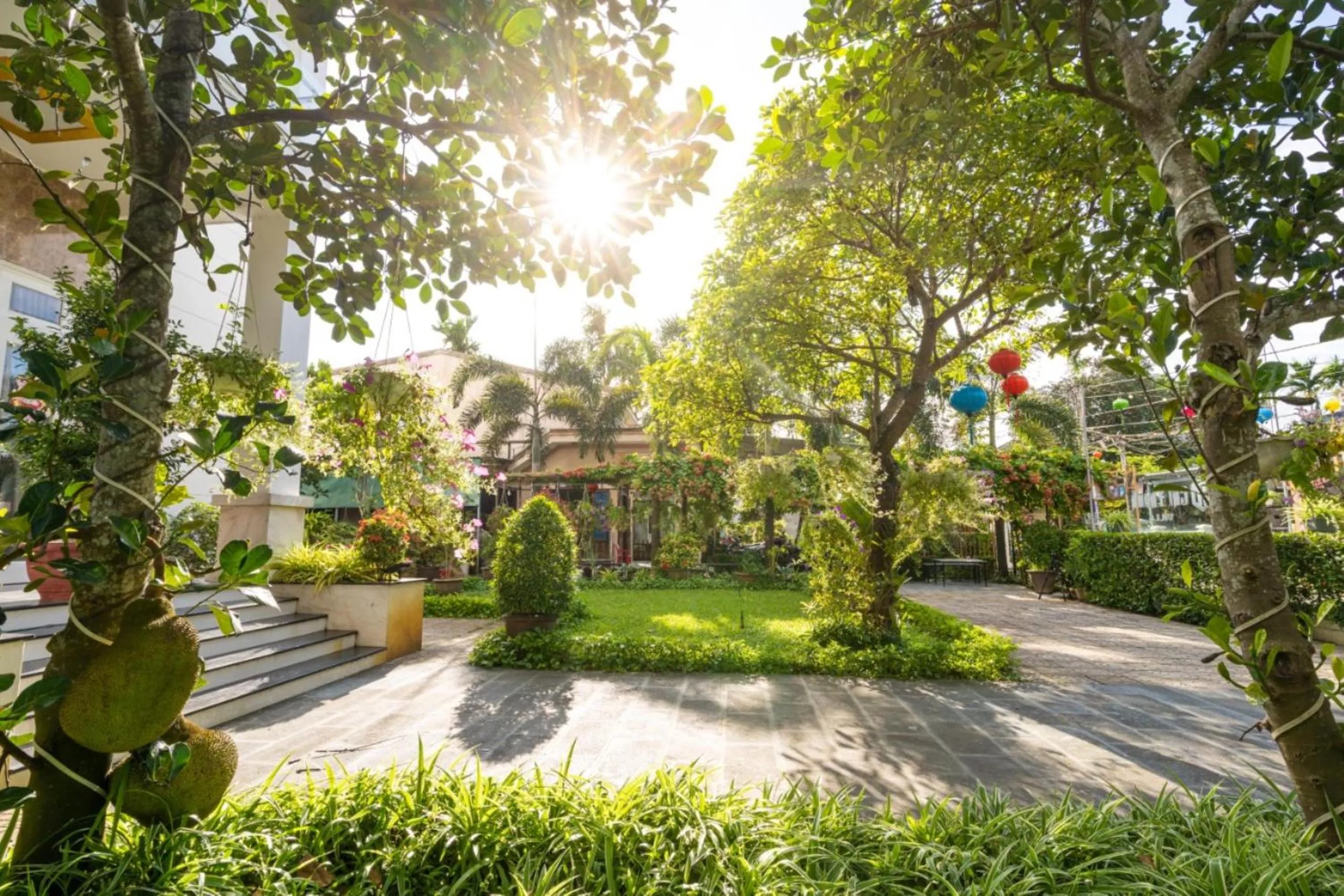 Facade/entrance in Chi Thanh Villa