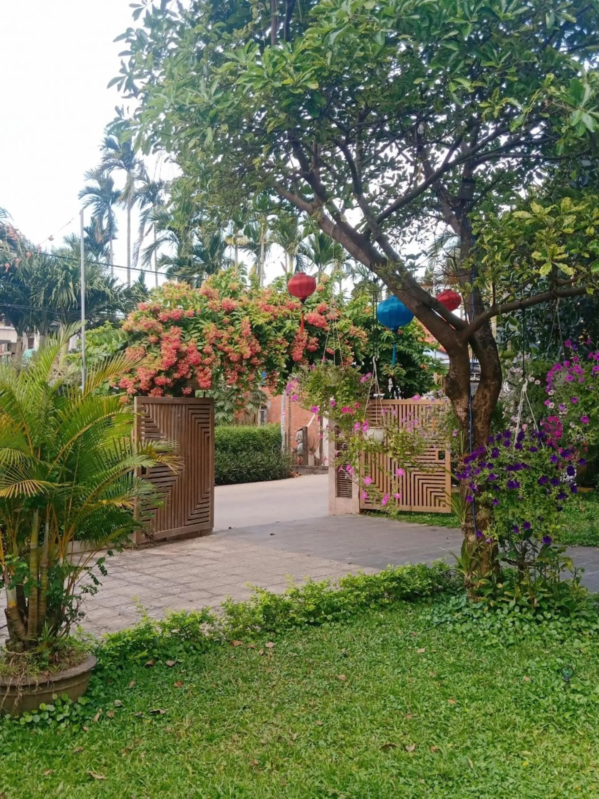 Facade/entrance in Chi Thanh Villa