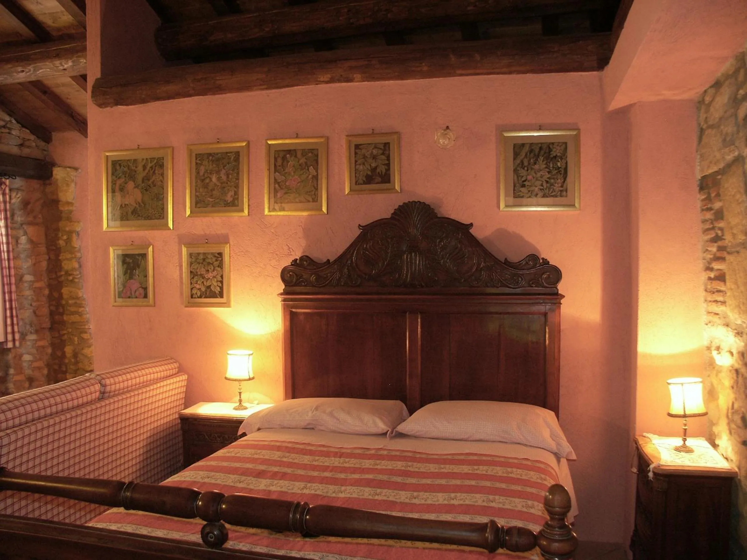 Decorative detail, Bed in La Traversina