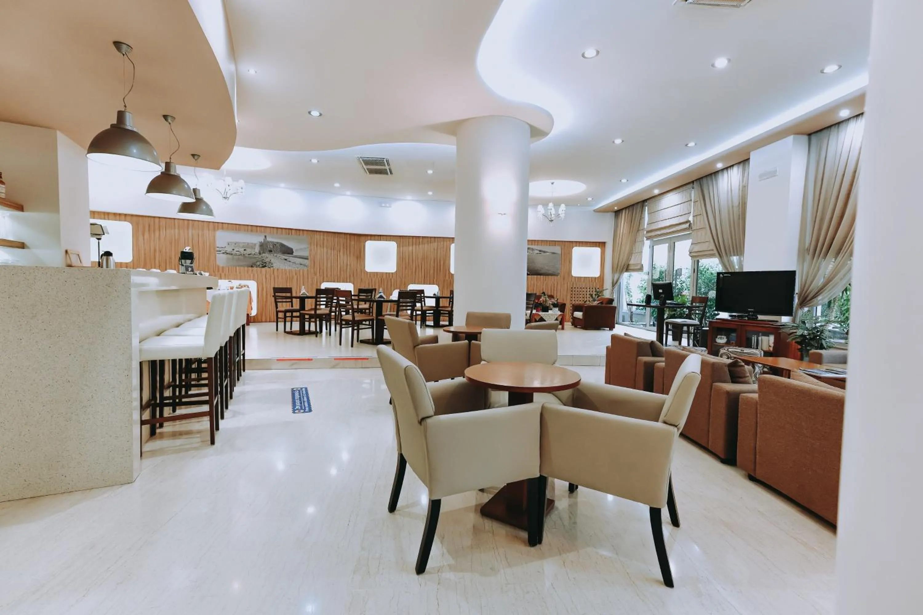 Property building in Athinaiko Hotel