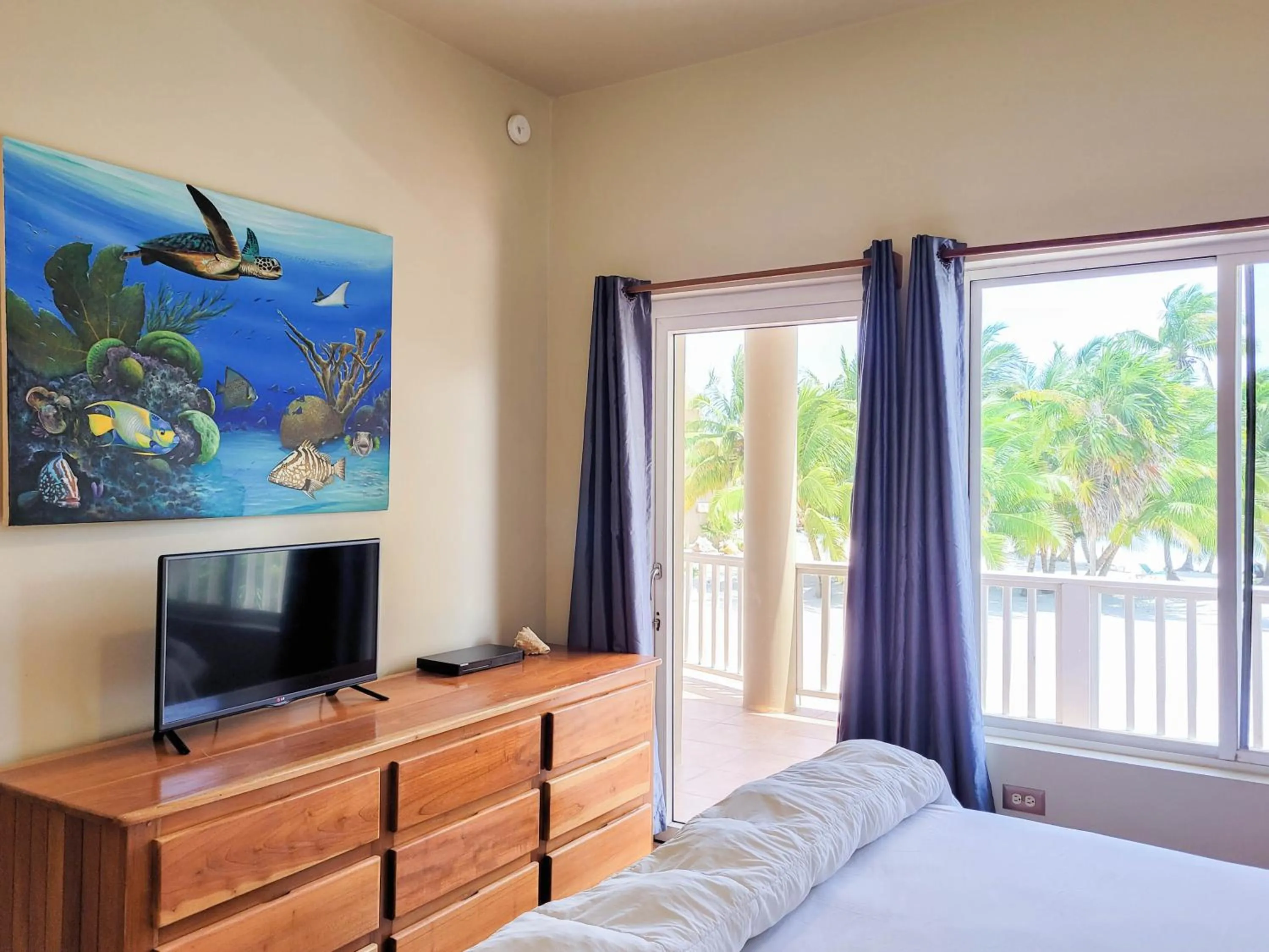 Bed in Sapphire Beach Resort