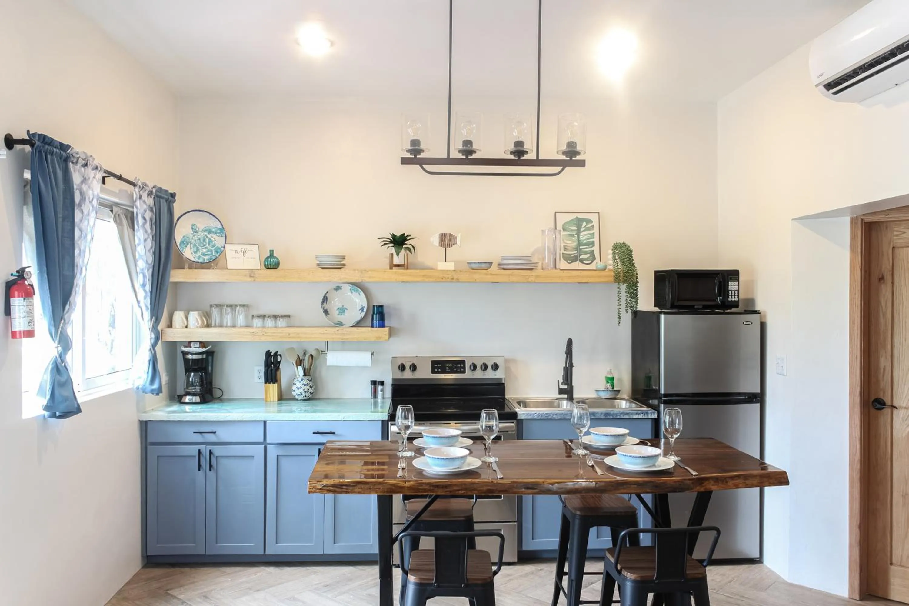 Kitchen or kitchenette in Sapphire Beach Resort