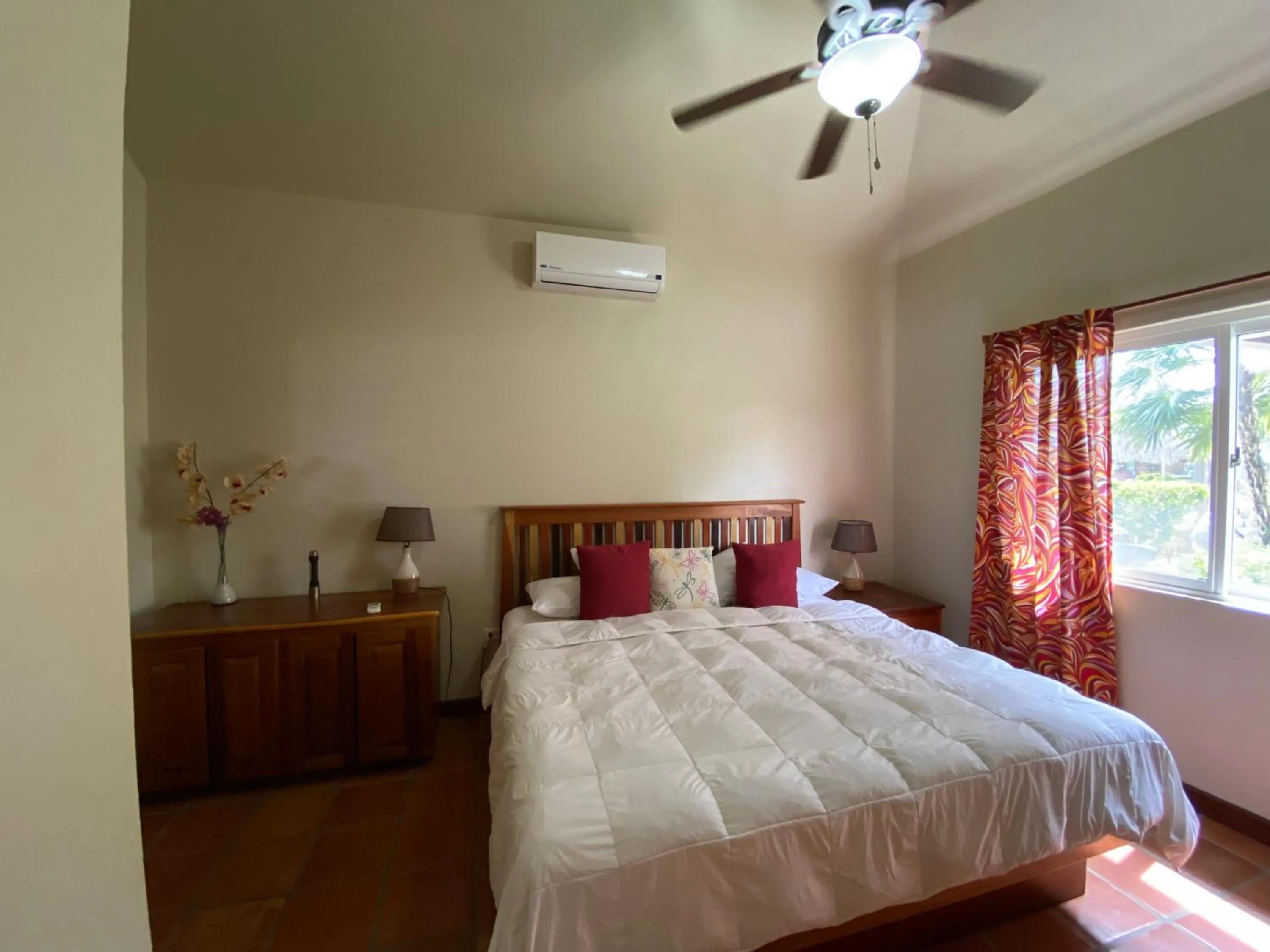 Bedroom, Bed in Sapphire Beach Resort