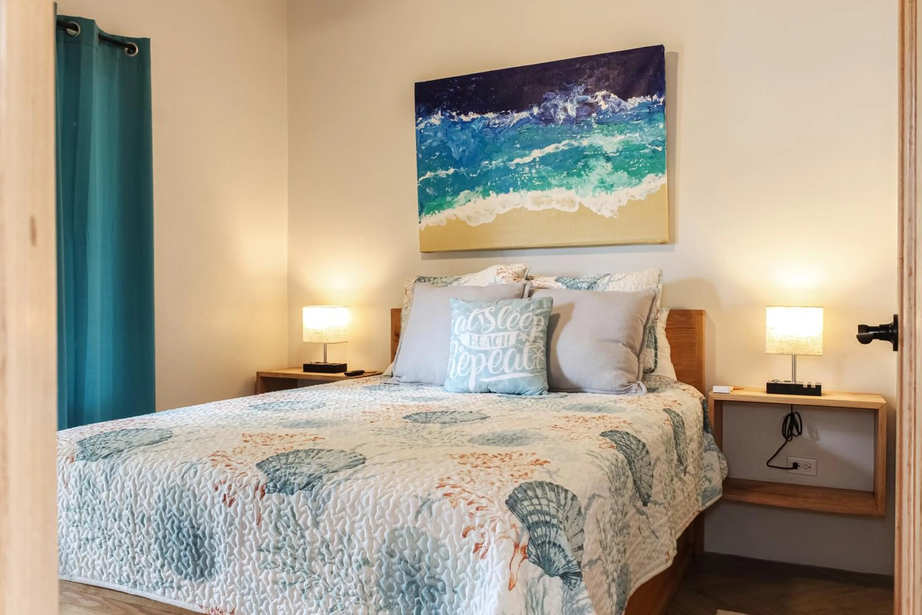 Bedroom, Bed in Sapphire Beach Resort