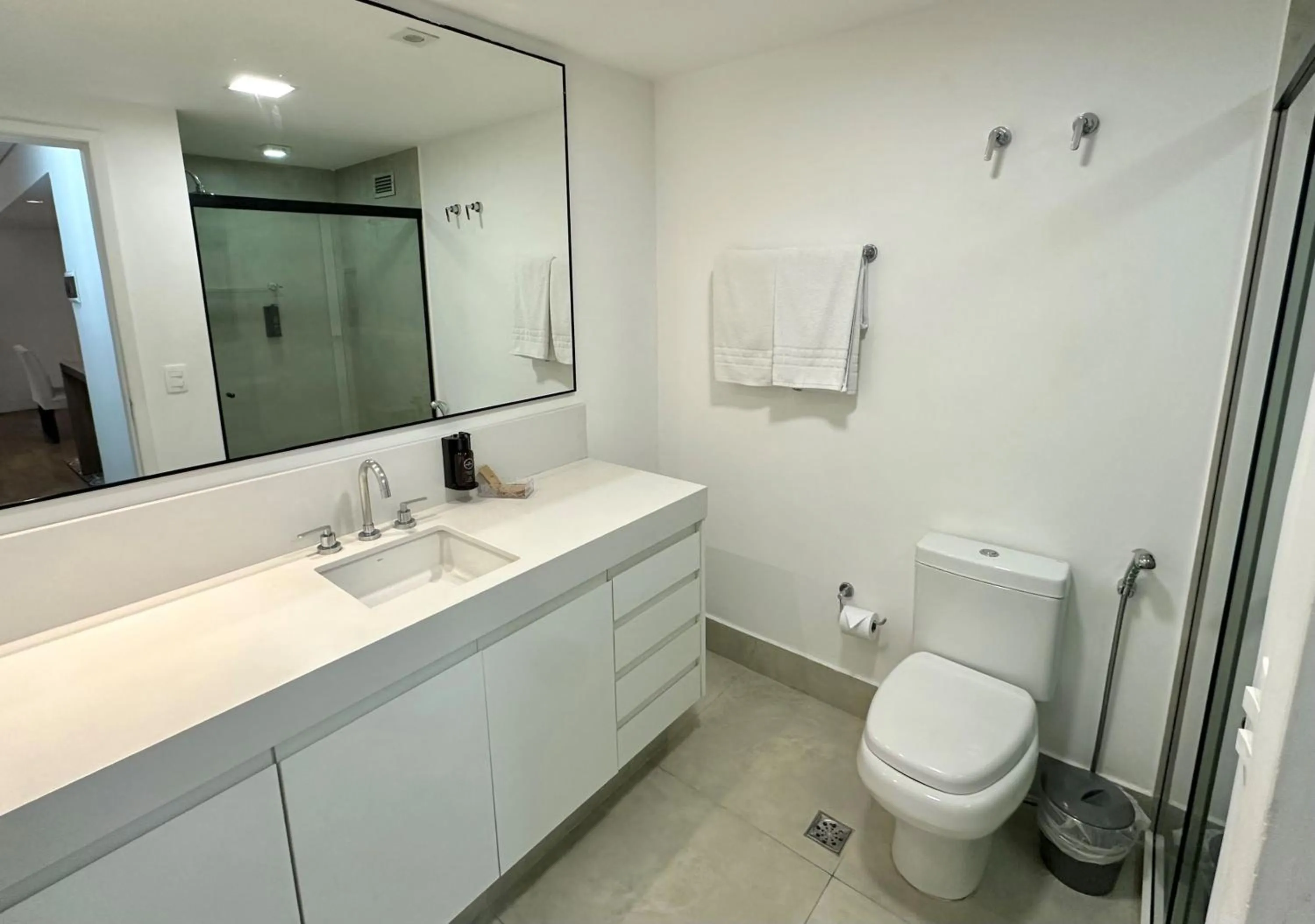 Shower in Travel Inn Flats Jardins