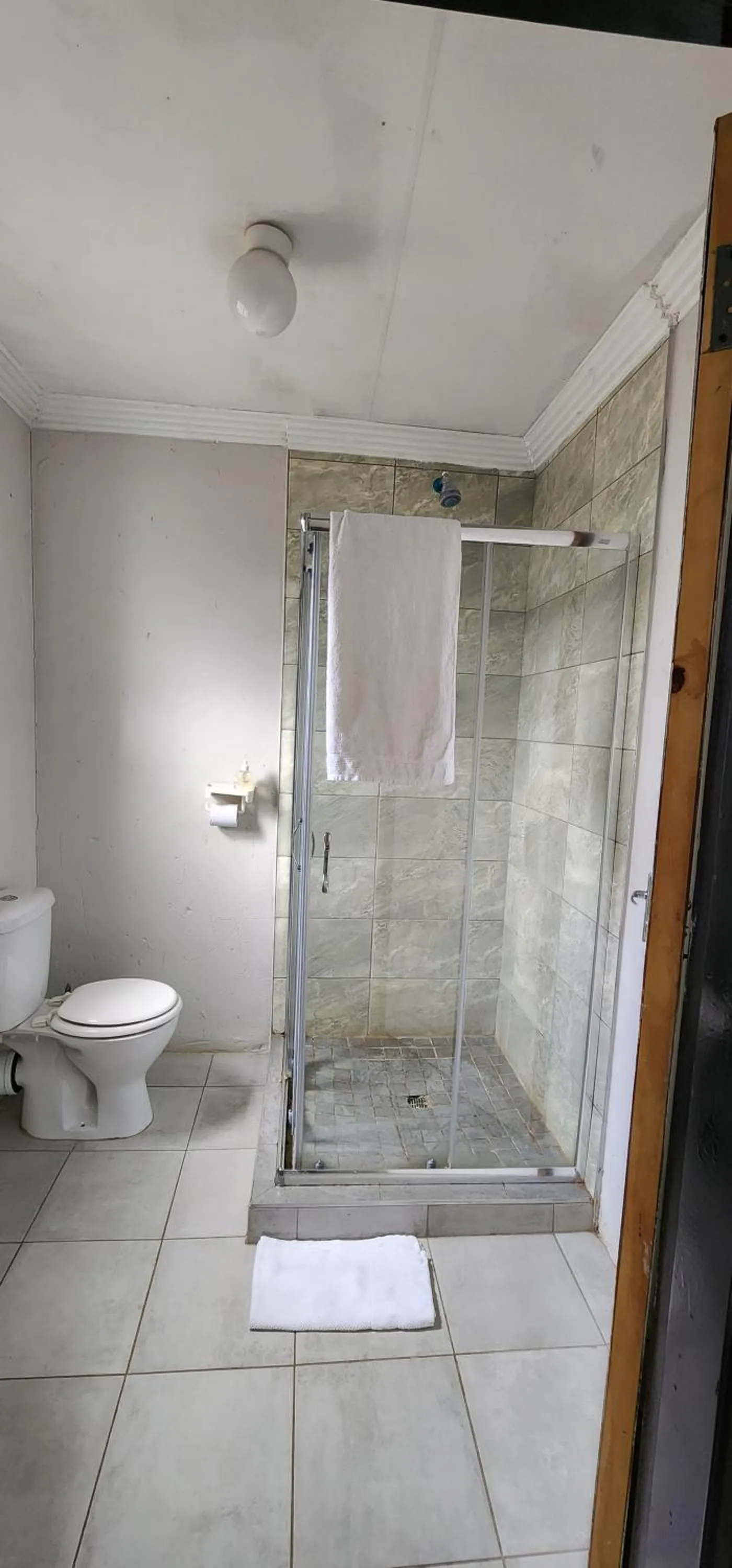 Shower in Carnival View Guest Lodge and spa