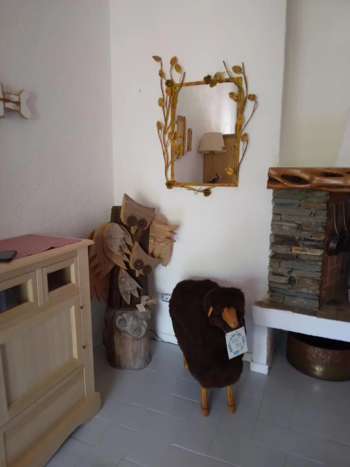Decorative detail in La Dea Madre