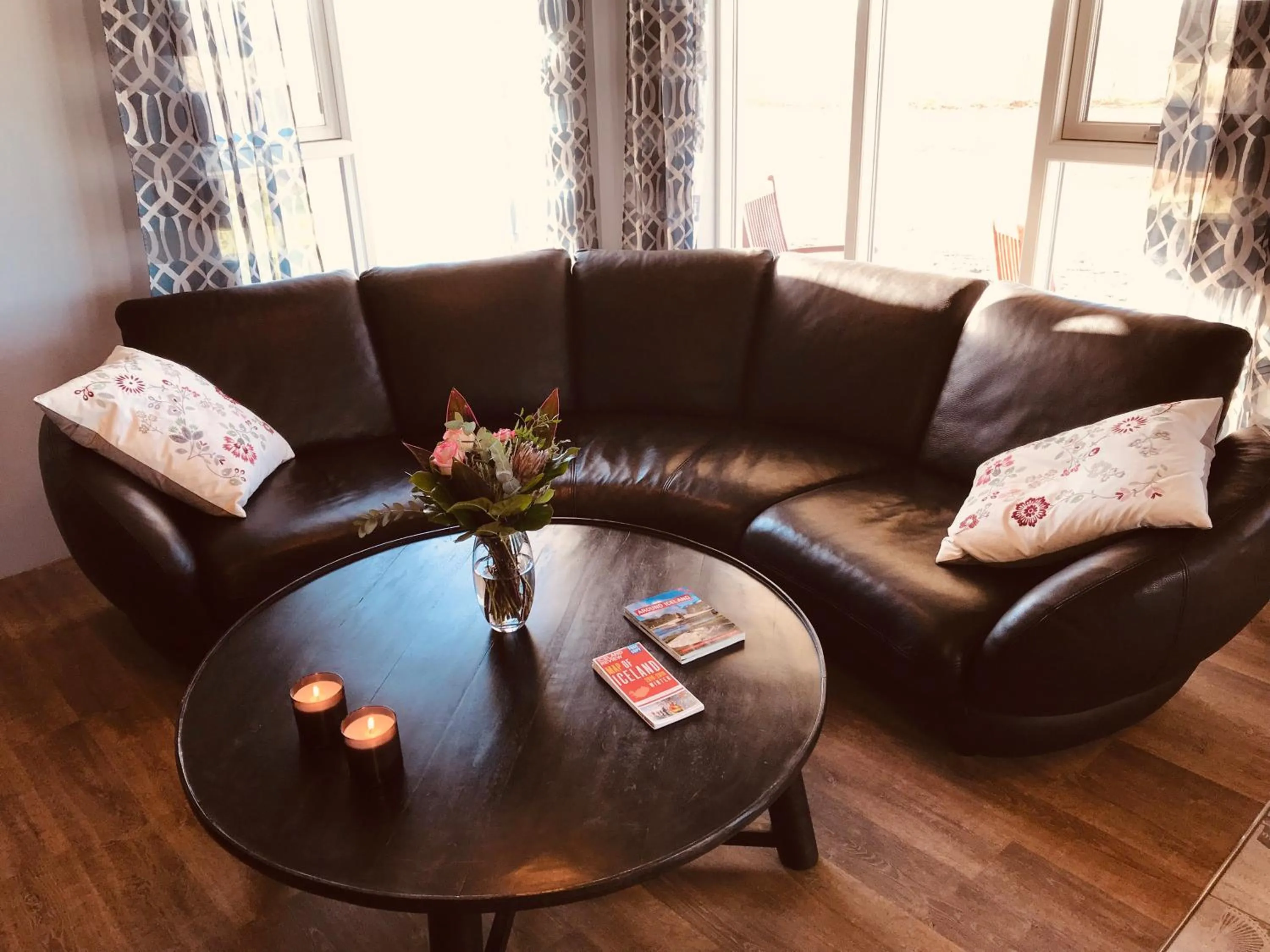 Communal lounge/ TV room in Loa's Nest