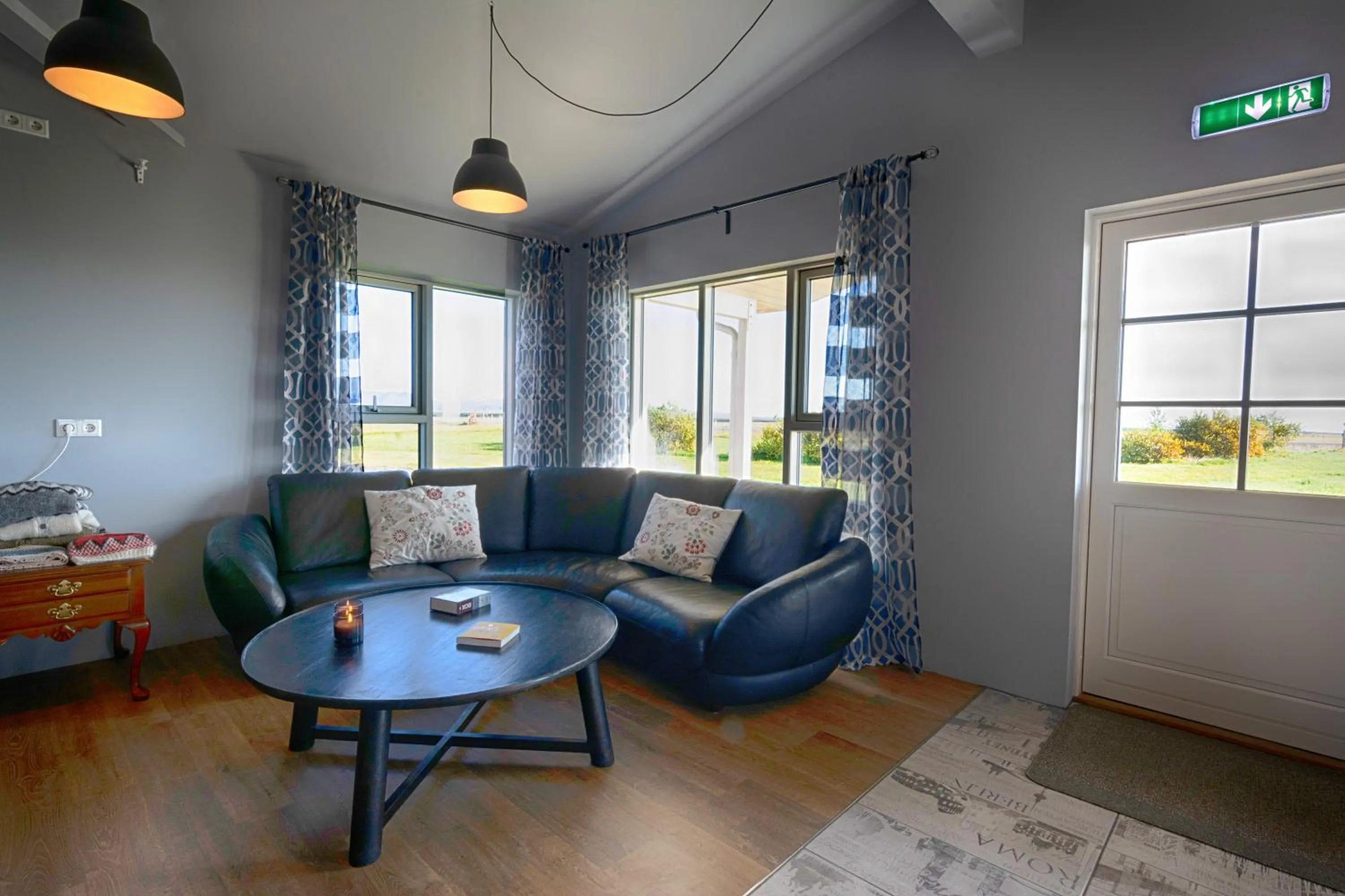 Living room in Loa's Nest