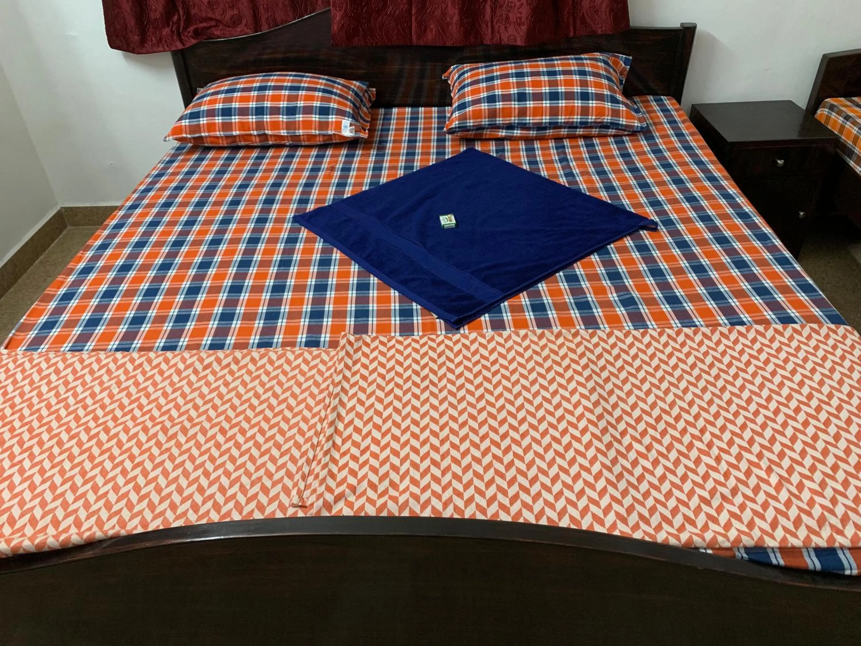 Bed in Temple Tree Homes Next to Sankara Nethralaya & Apollo Hospitals Service Apartments With Exclusive Kitchen