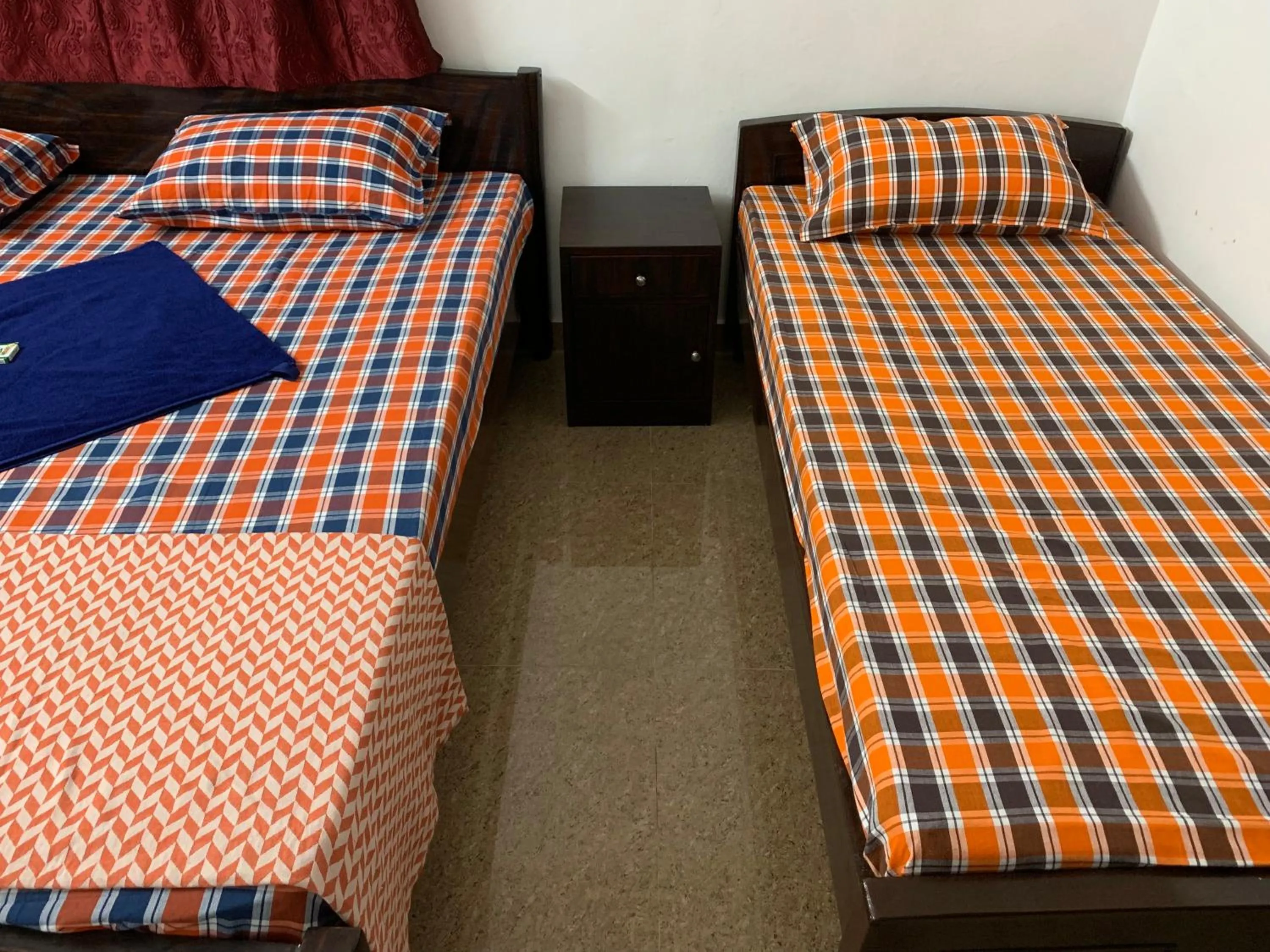 Bed in Temple Tree Homes Next to Sankara Nethralaya & Apollo Hospitals Service Apartments With Exclusive Kitchen