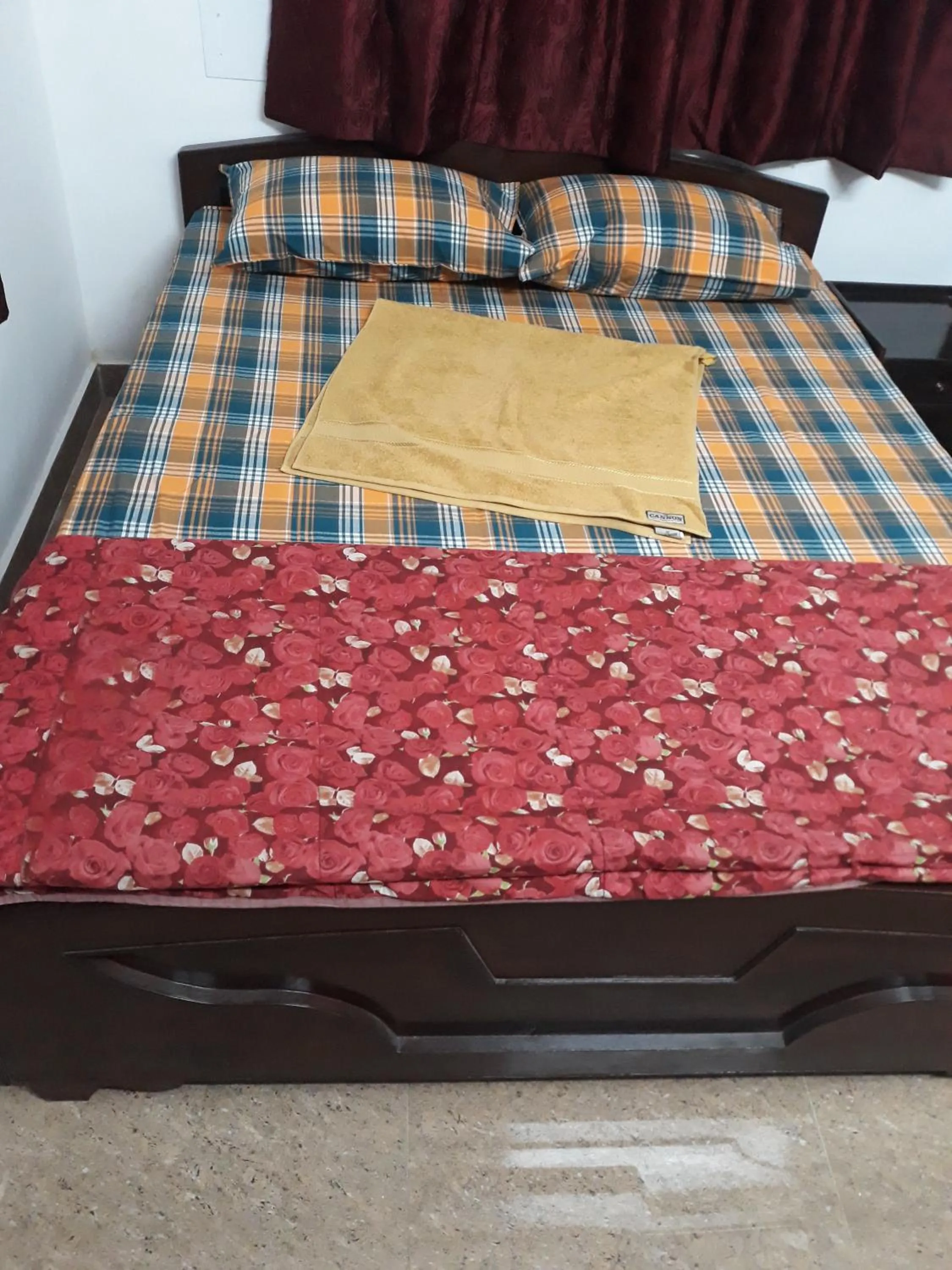 Bed in Temple Tree Homes Next to Sankara Nethralaya & Apollo Hospitals Service Apartments With Exclusive Kitchen