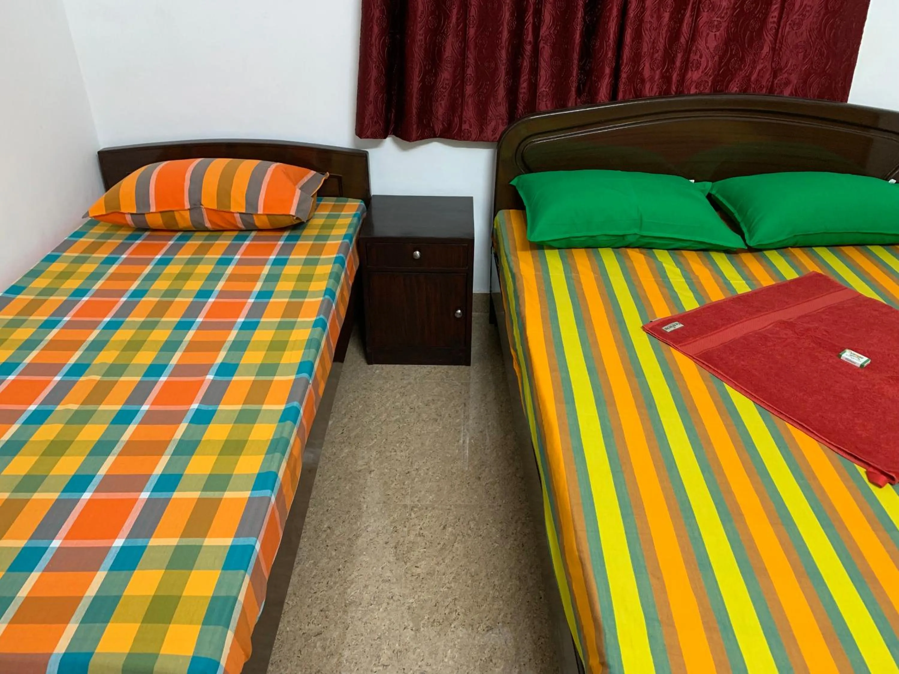 Bed in Temple Tree Homes Next to Sankara Nethralaya & Apollo Hospitals Service Apartments With Exclusive Kitchen