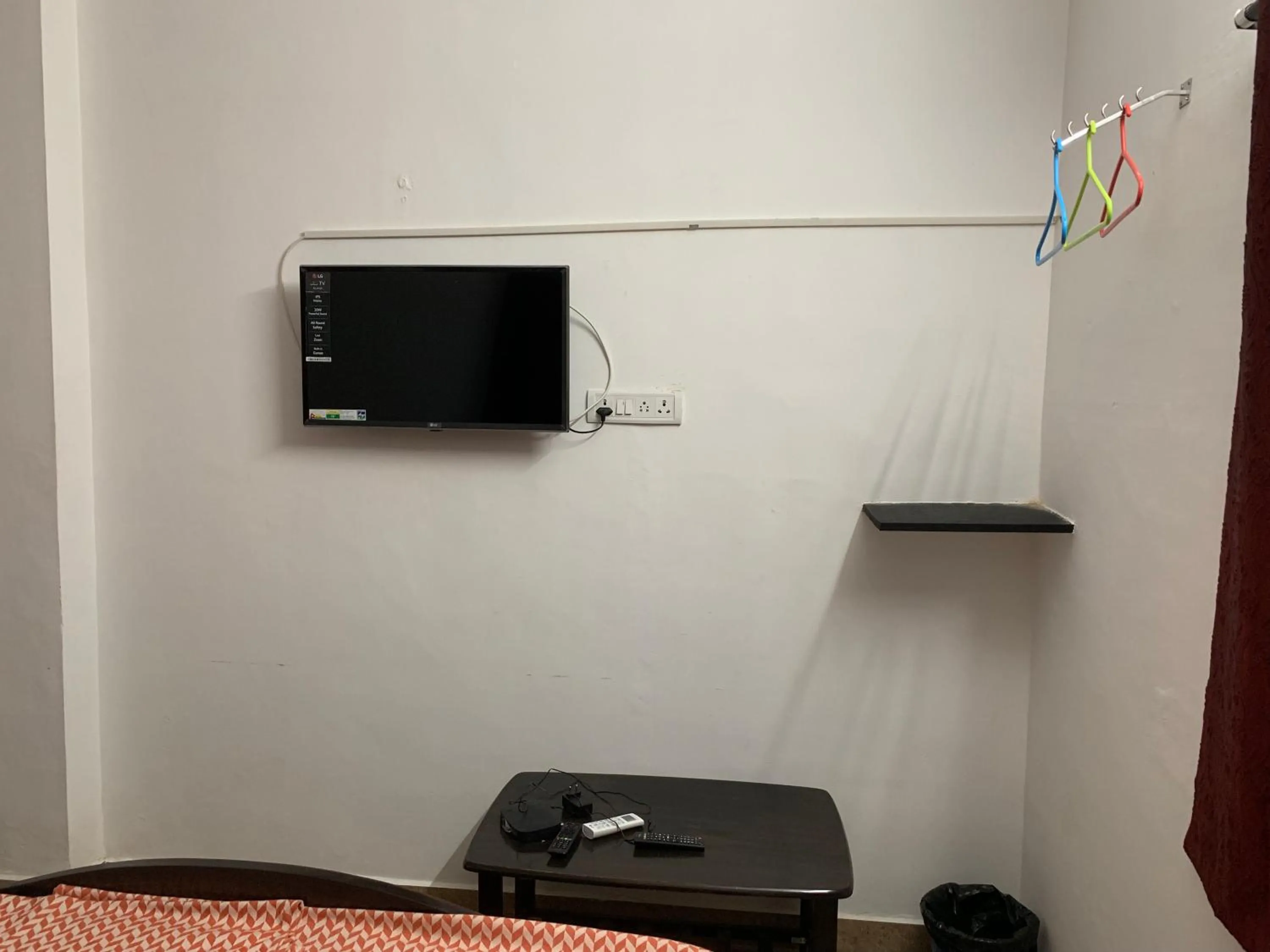 Communal lounge/ TV room in Temple Tree Homes Next to Sankara Nethralaya & Apollo Hospitals Service Apartments With Exclusive Kitchen