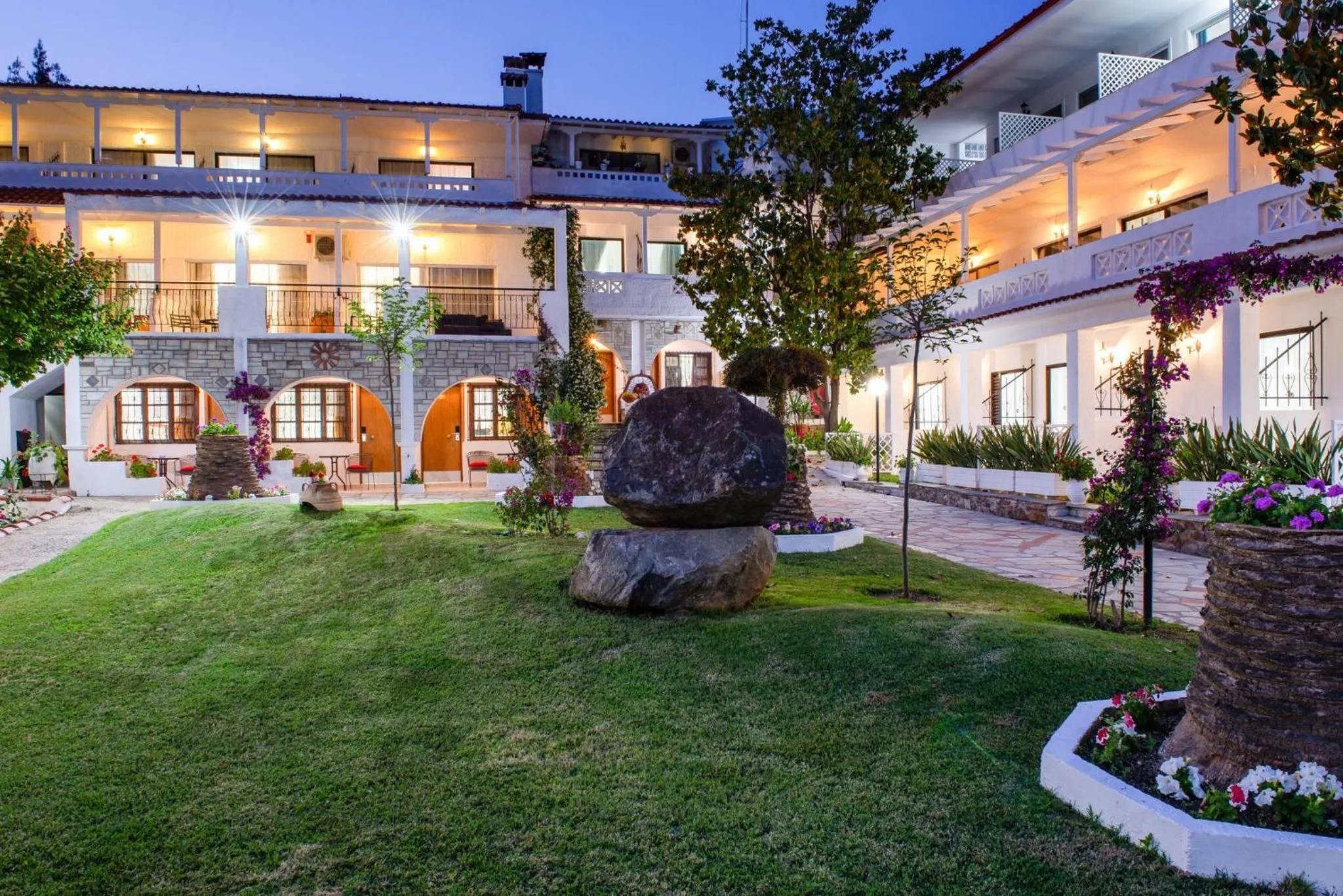 Garden in Porfi Beach Hotel