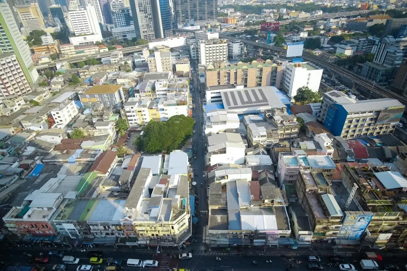 City view in Centre Point Plus Hotel Silom - Newly Renovated City view in Centre Point Plus Hotel Silom - Newly Renovated