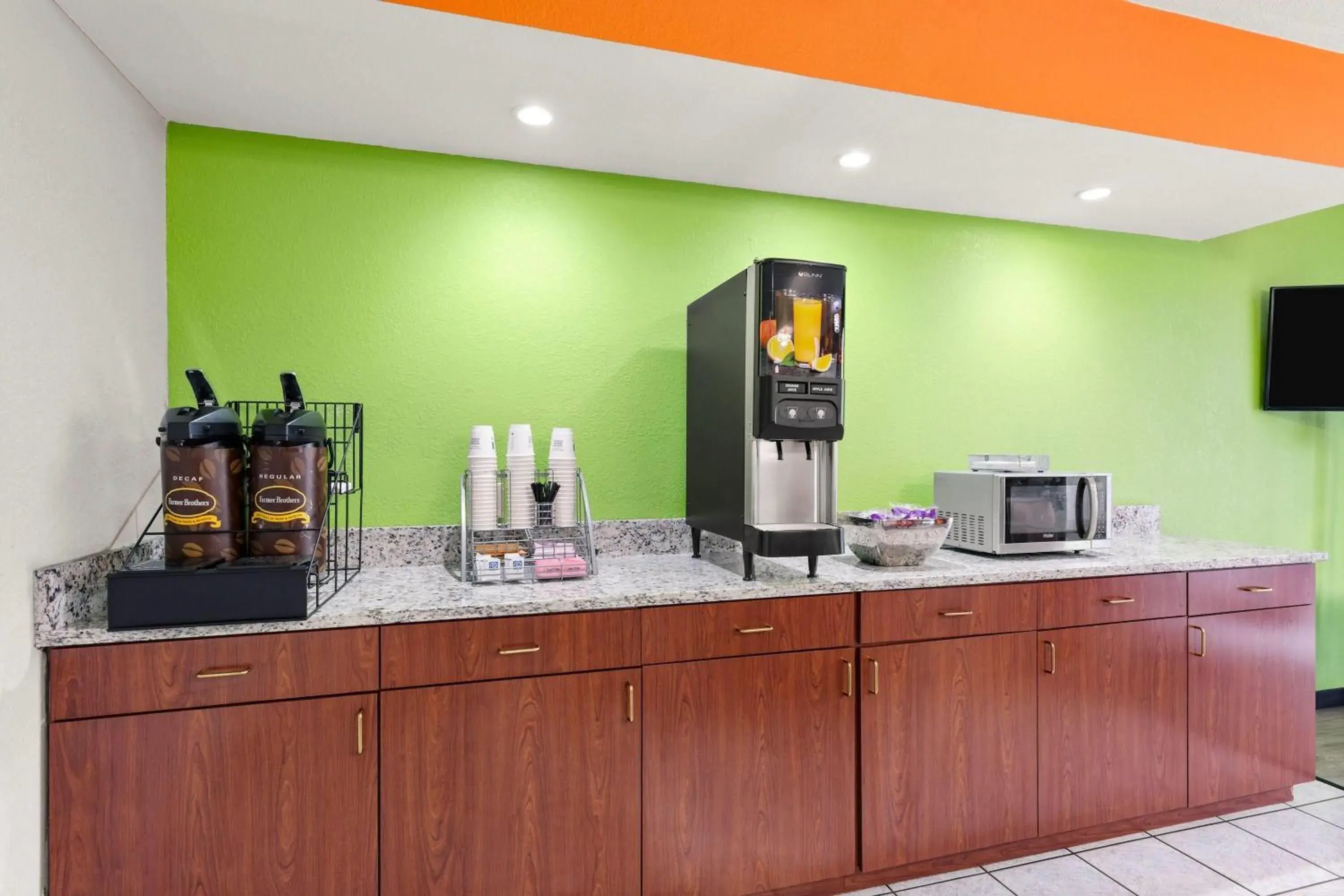 Breakfast in Super 8 by Wyndham Bulls Gap Greeneville Area Breakfast in Super 8 by Wyndham Bulls Gap Greeneville Area