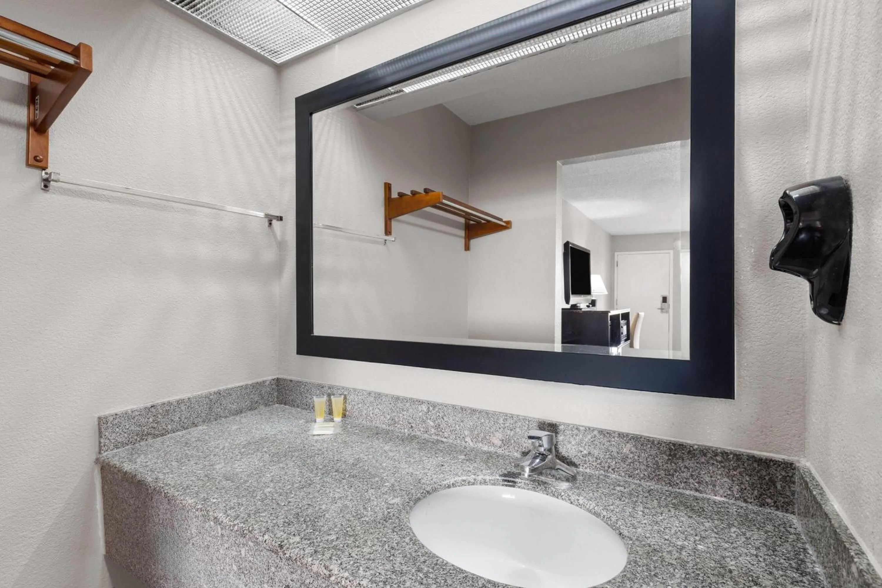 Bathroom in Super 8 by Wyndham Bulls Gap Greeneville Area