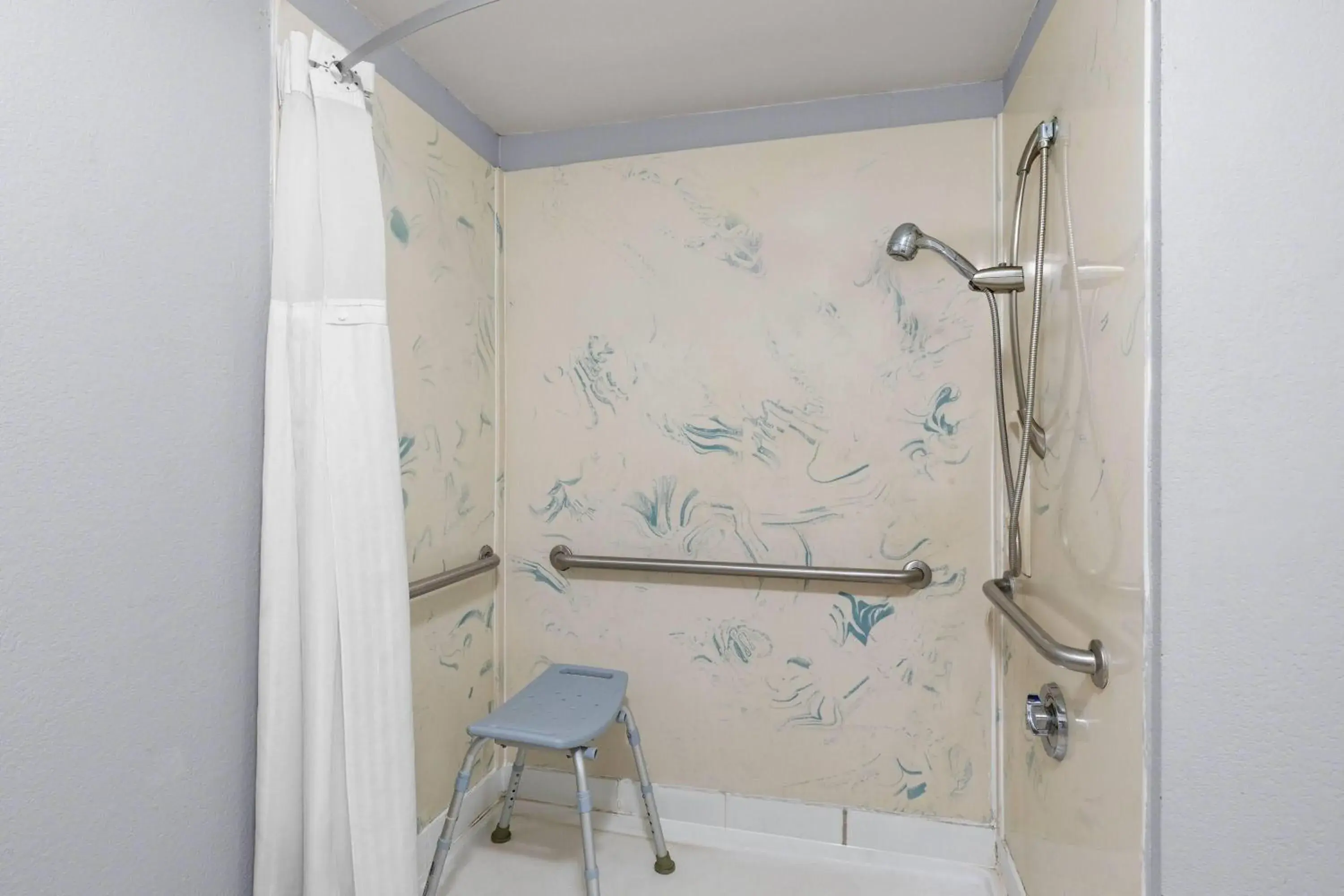 King Room with Walk-In Shower - Mobility Accessible/Non-Smoking in Super 8 by Wyndham Bulls Gap Greeneville Area King Room with Walk-In Shower - Mobility Accessible/Non-Smoking in Super 8 by Wyndham Bulls Gap Greeneville Area