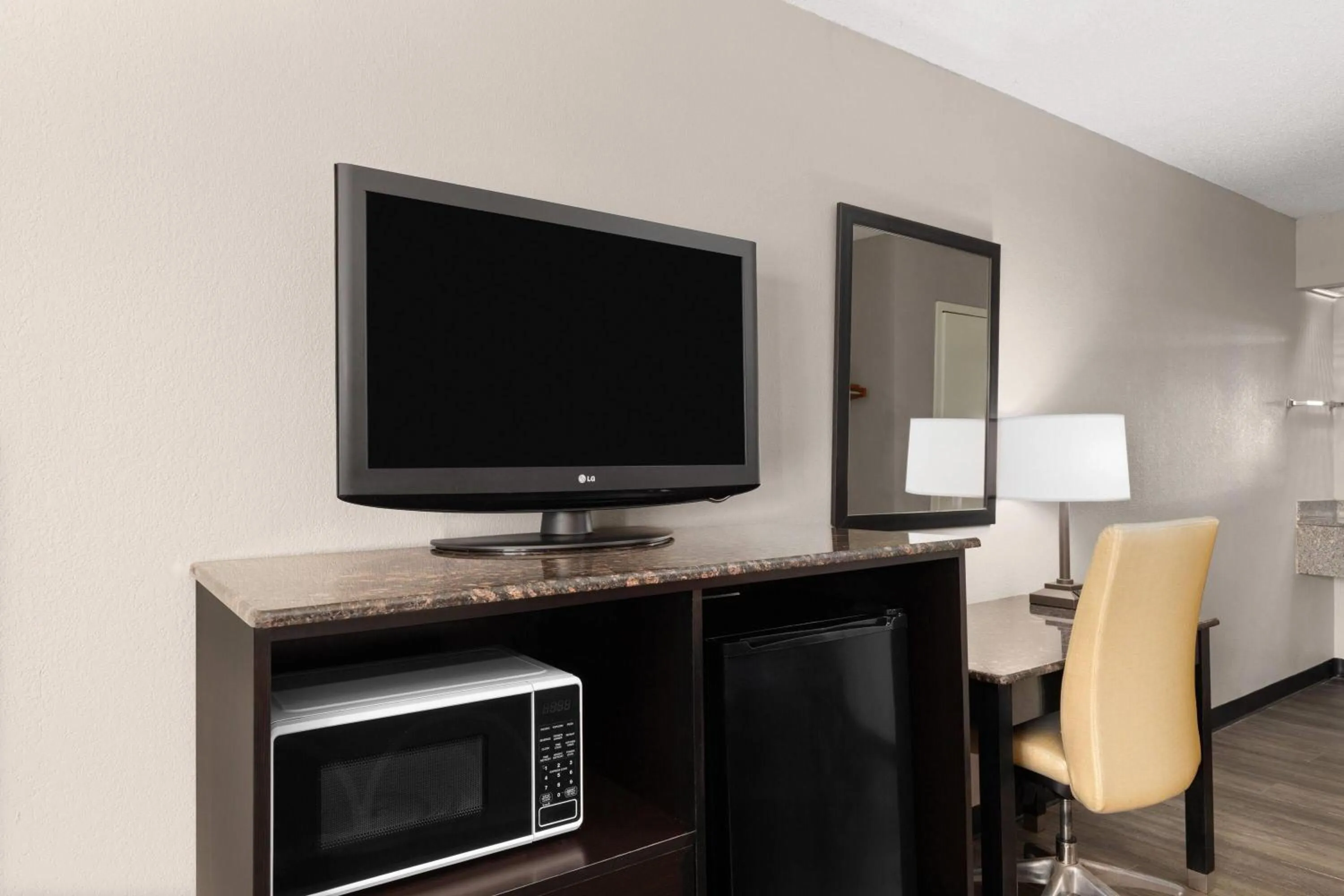 Photo of the whole room in Super 8 by Wyndham Bulls Gap Greeneville Area