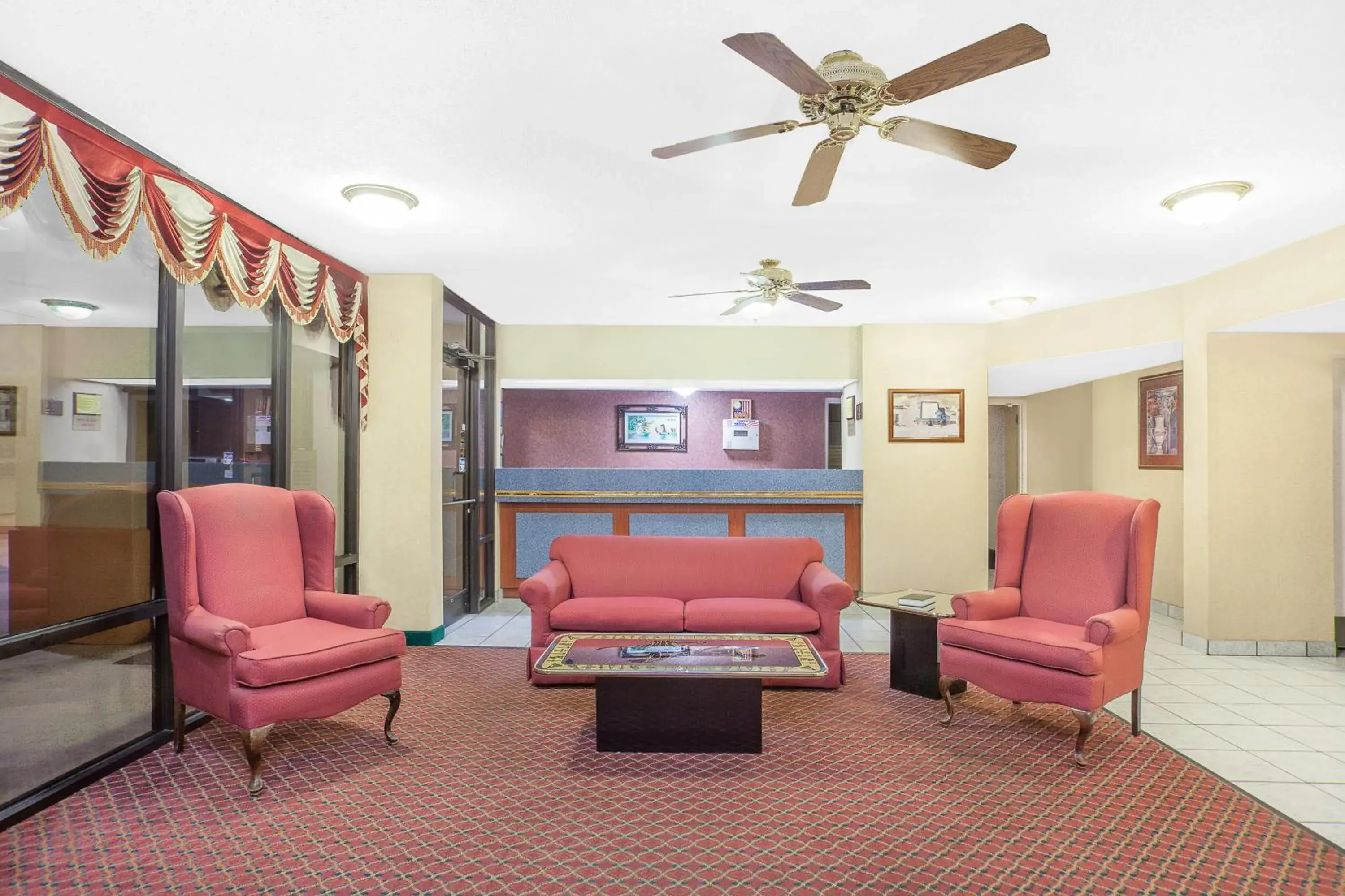 Lobby or reception in Super 8 by Wyndham Bulls Gap Greeneville Area Lobby or reception in Super 8 by Wyndham Bulls Gap Greeneville Area