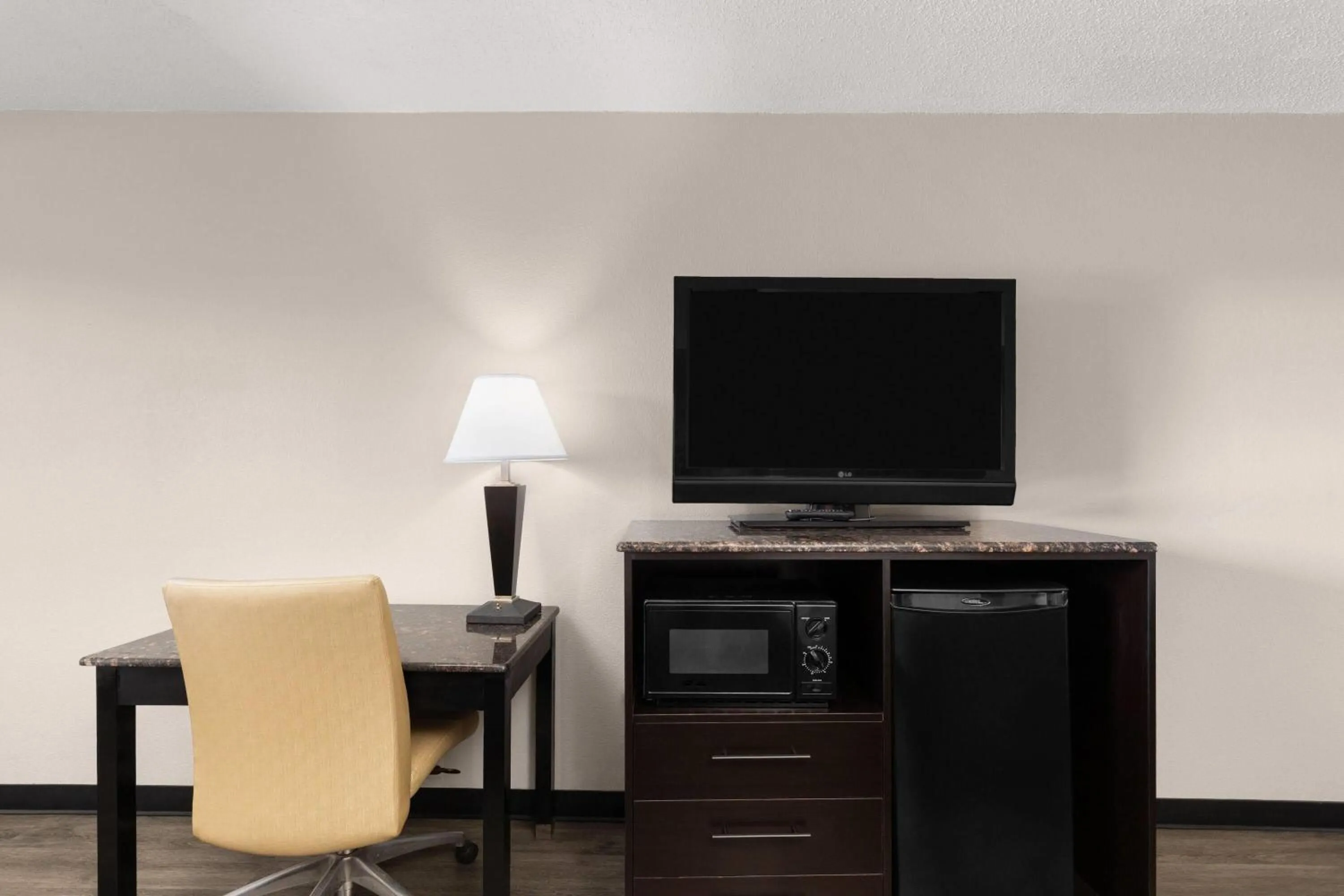 Photo of the whole room in Super 8 by Wyndham Bulls Gap Greeneville Area