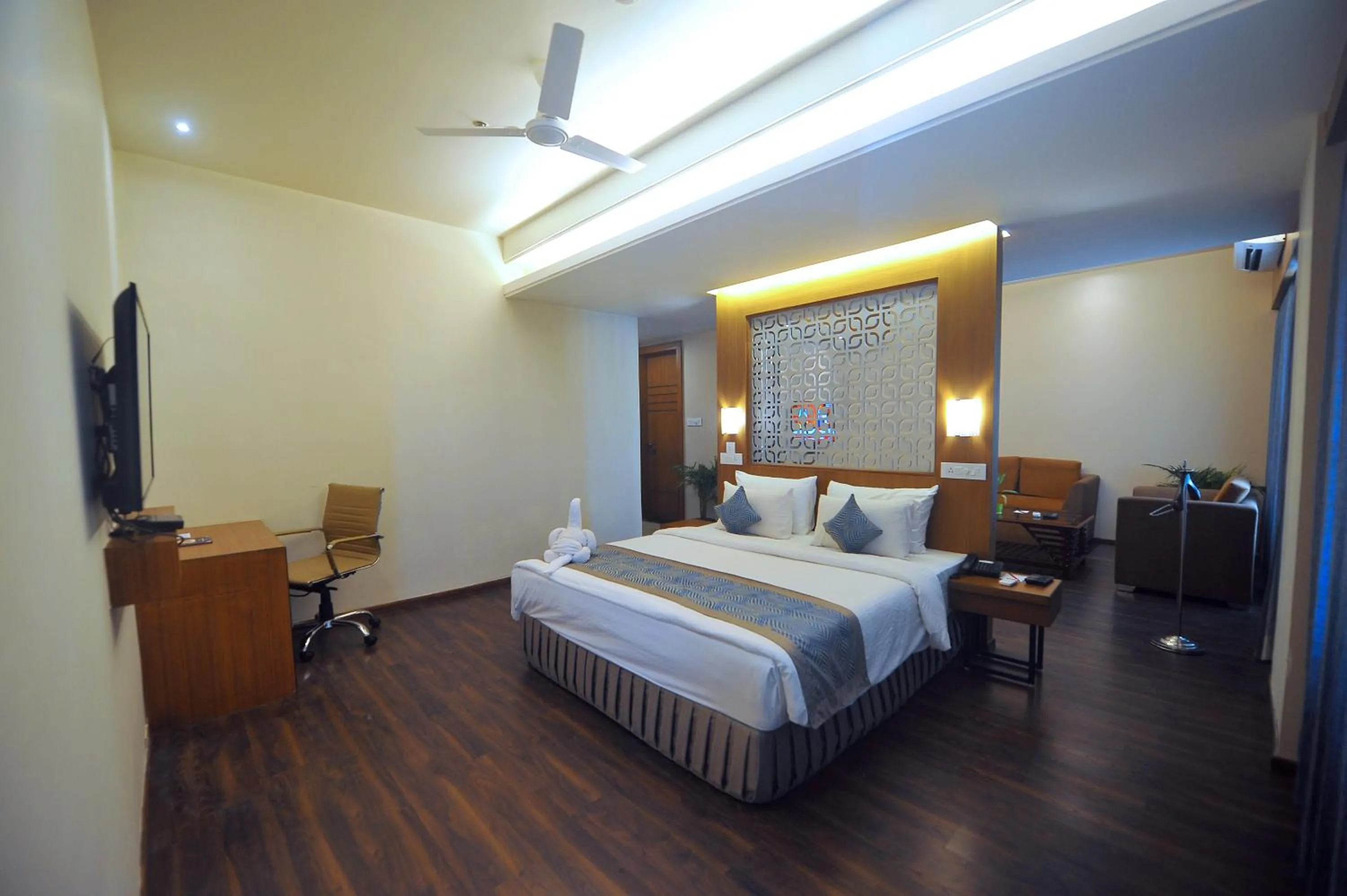 Bed in Pipul Padmaja Premium Hotel