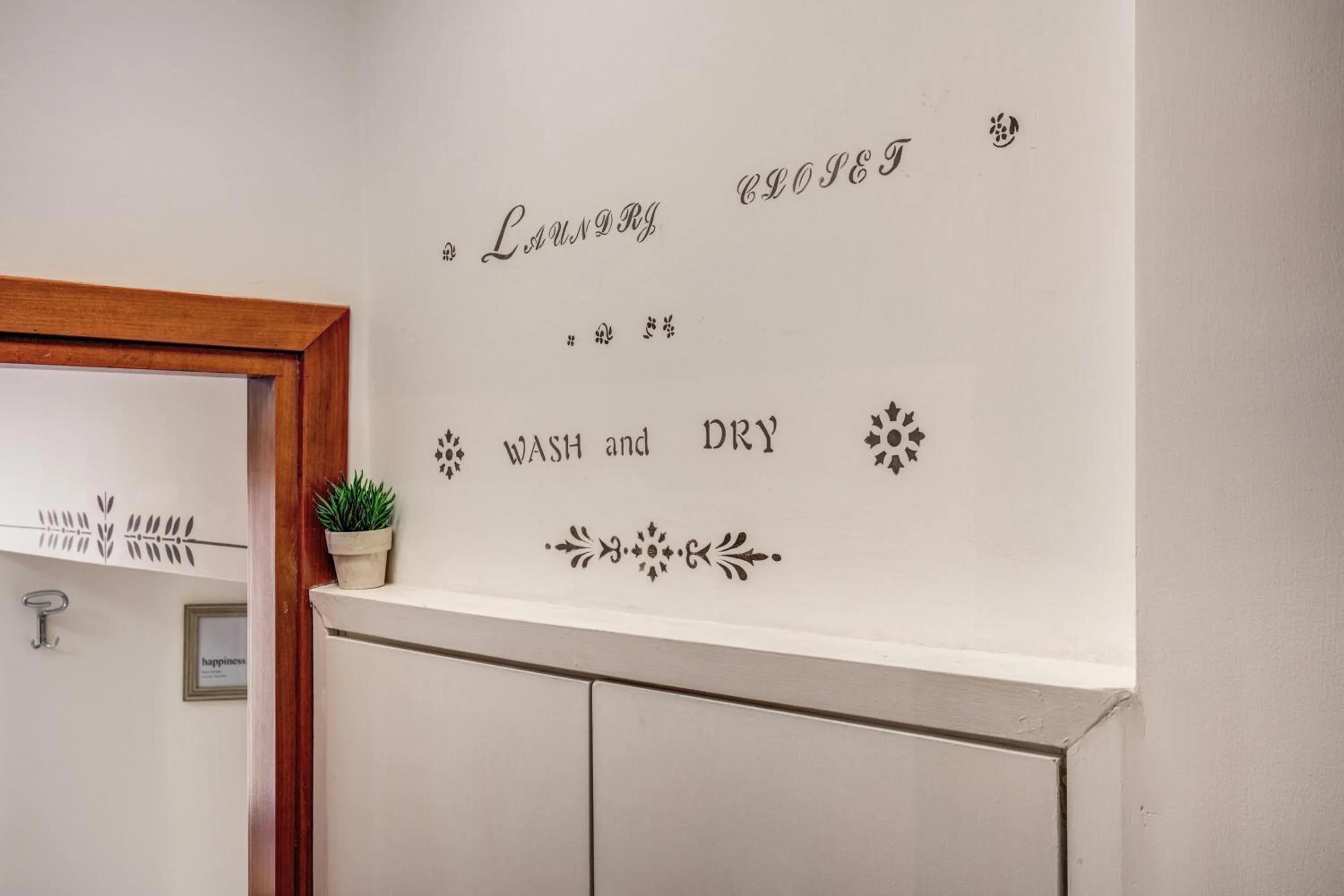 Decorative detail in Colosseo Miracle Suite