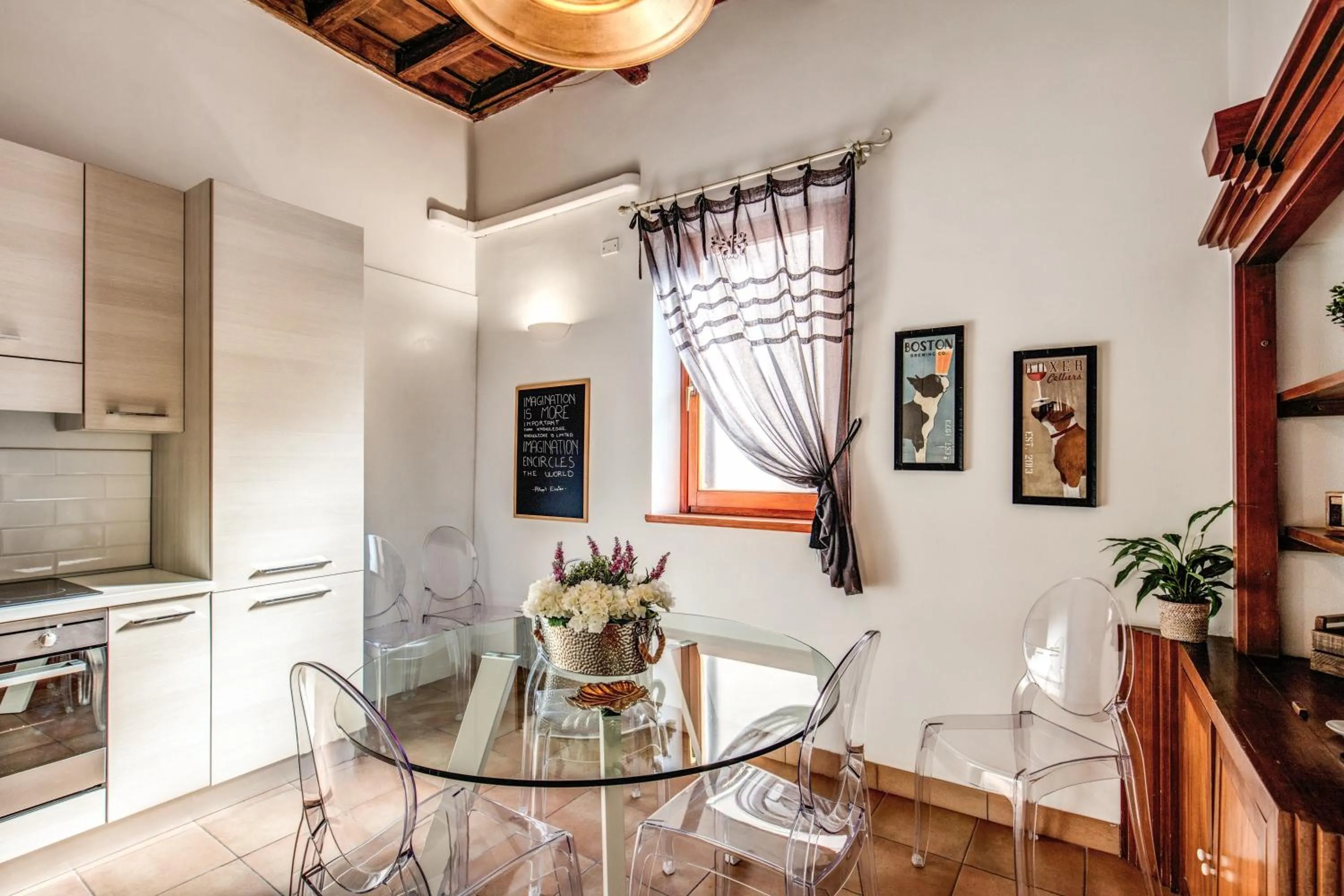 Dining area in Colosseo Miracle Suite